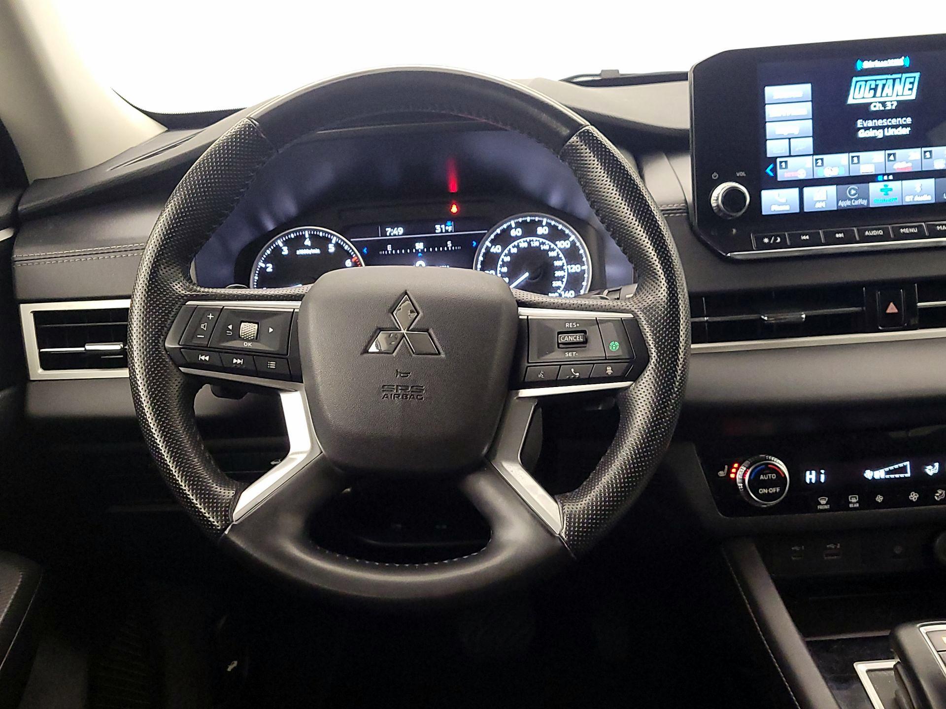 Thumbnail: 2024 Mitsubishi Outlander - 10