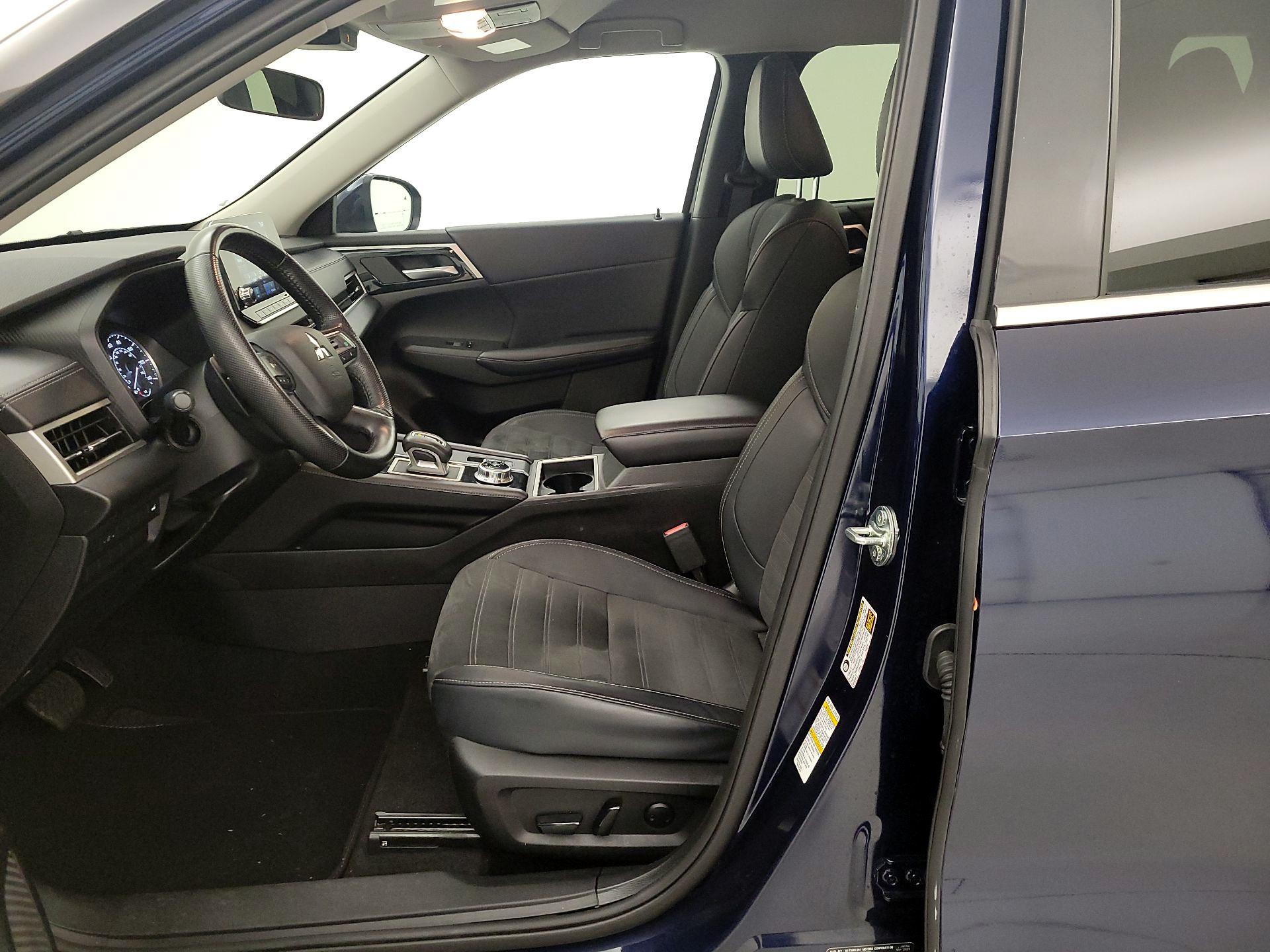 Thumbnail: 2024 Mitsubishi Outlander - 11