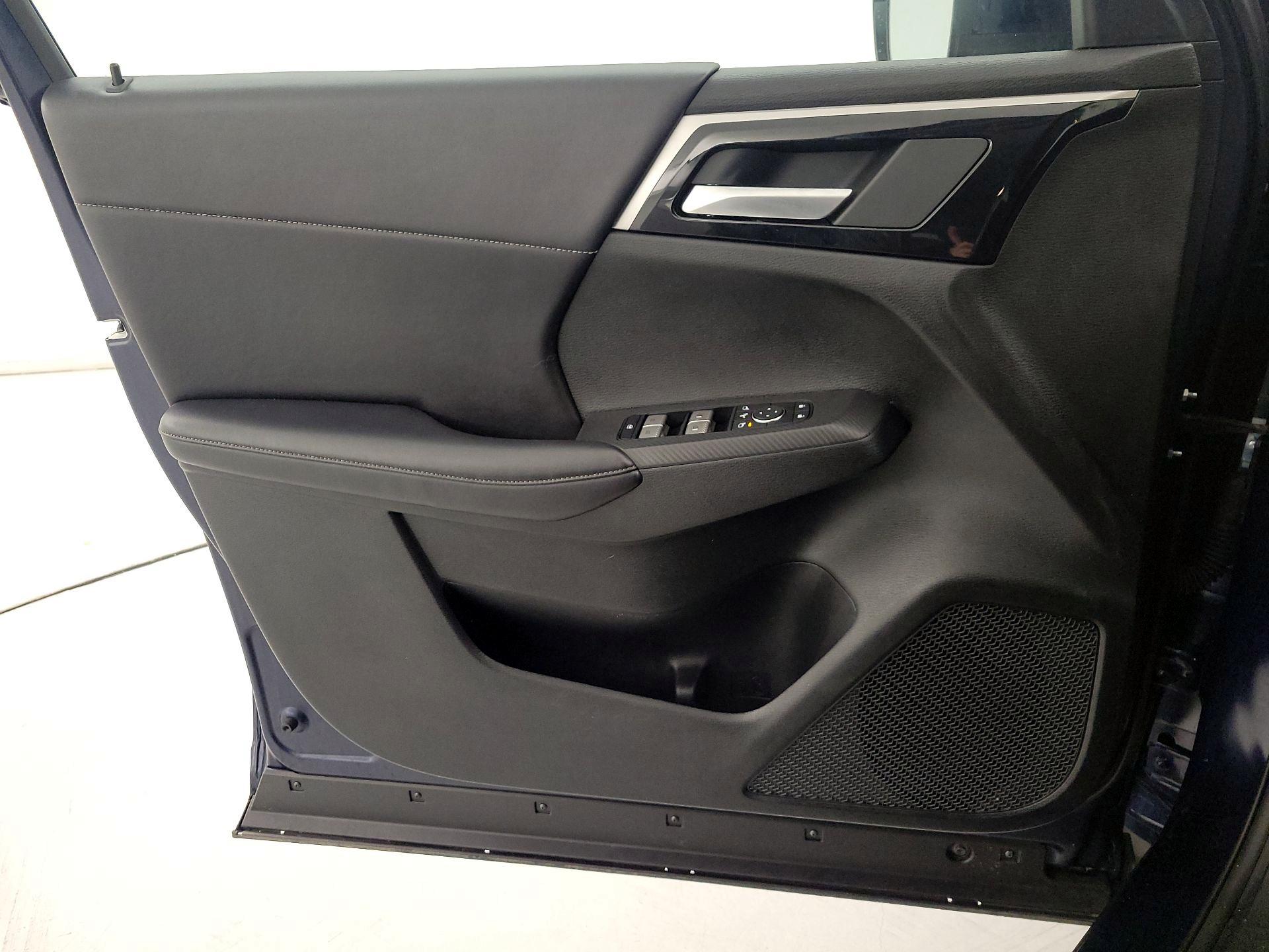 Thumbnail: 2024 Mitsubishi Outlander - 12