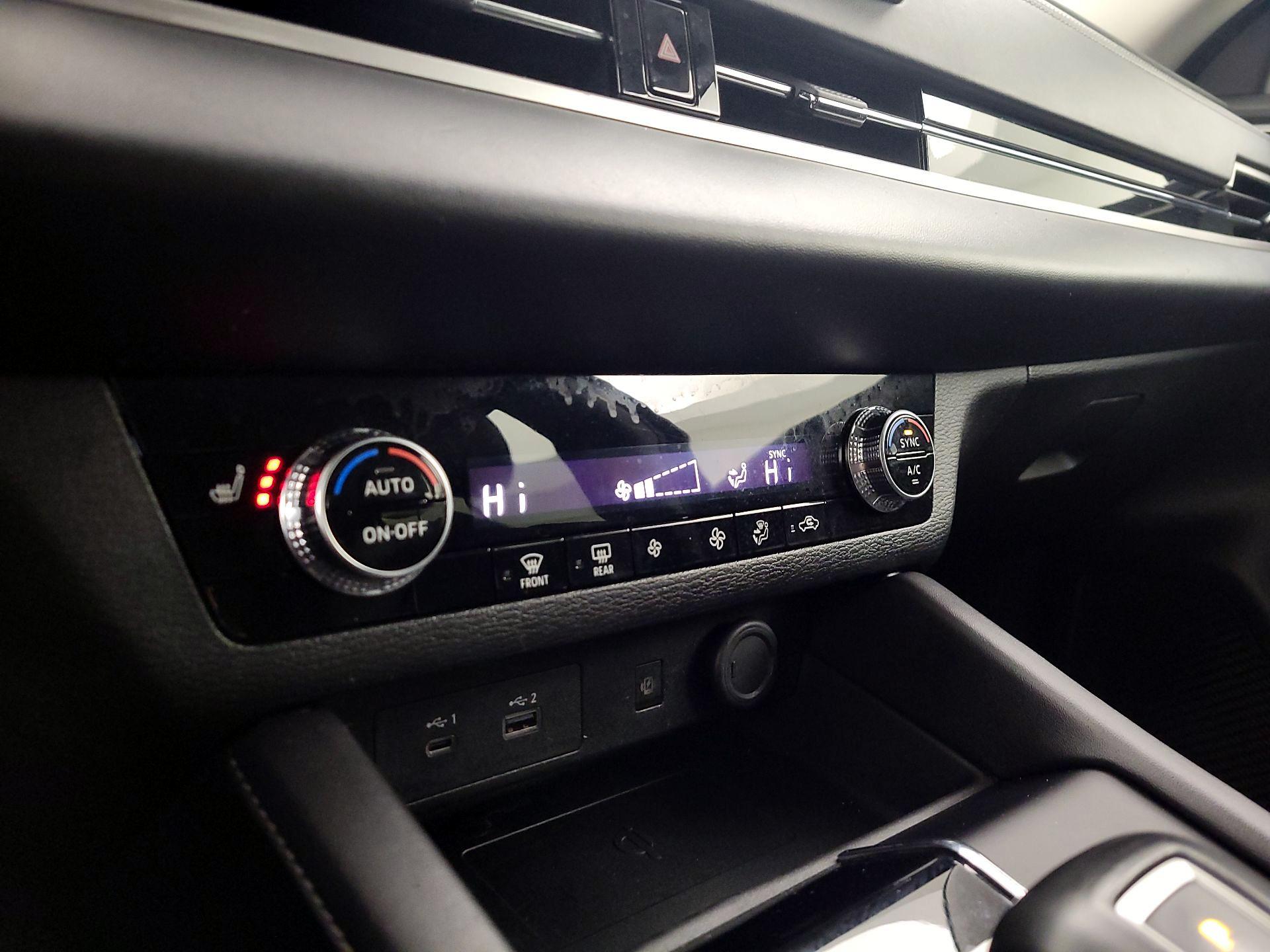 Thumbnail: 2024 Mitsubishi Outlander - 16