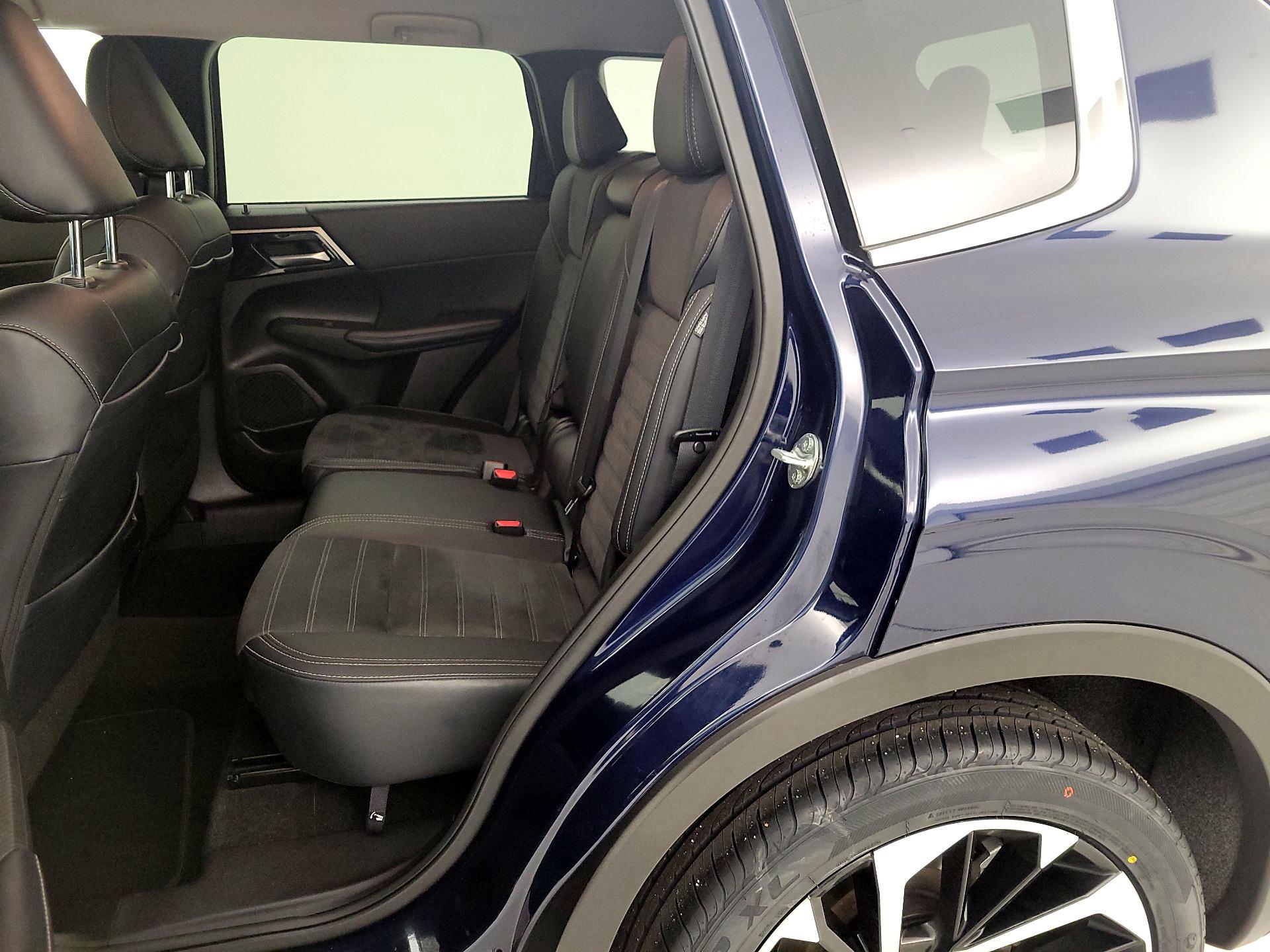 Thumbnail: 2024 Mitsubishi Outlander - 19