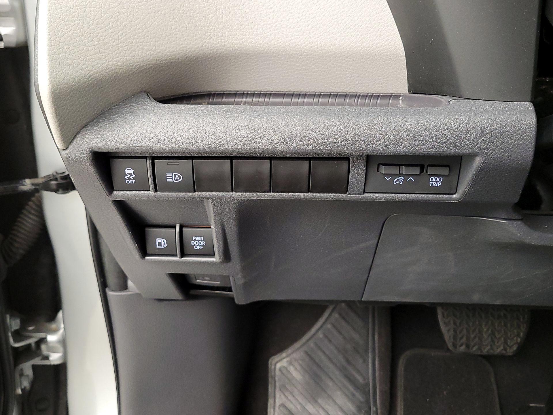 Thumbnail: 2023 Toyota Sienna - 13