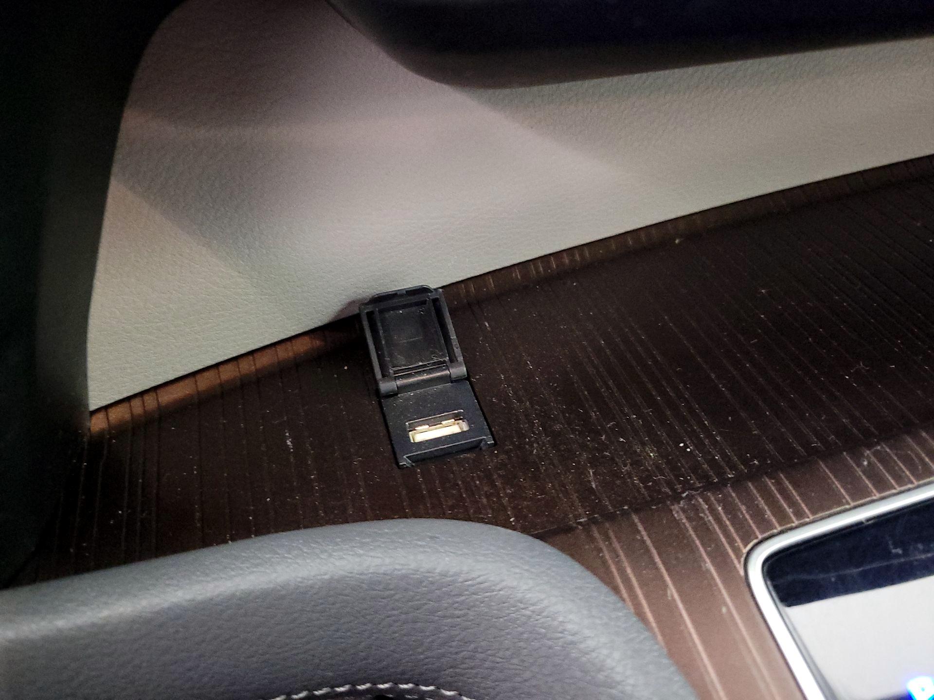 Thumbnail: 2023 Toyota Sienna - 18