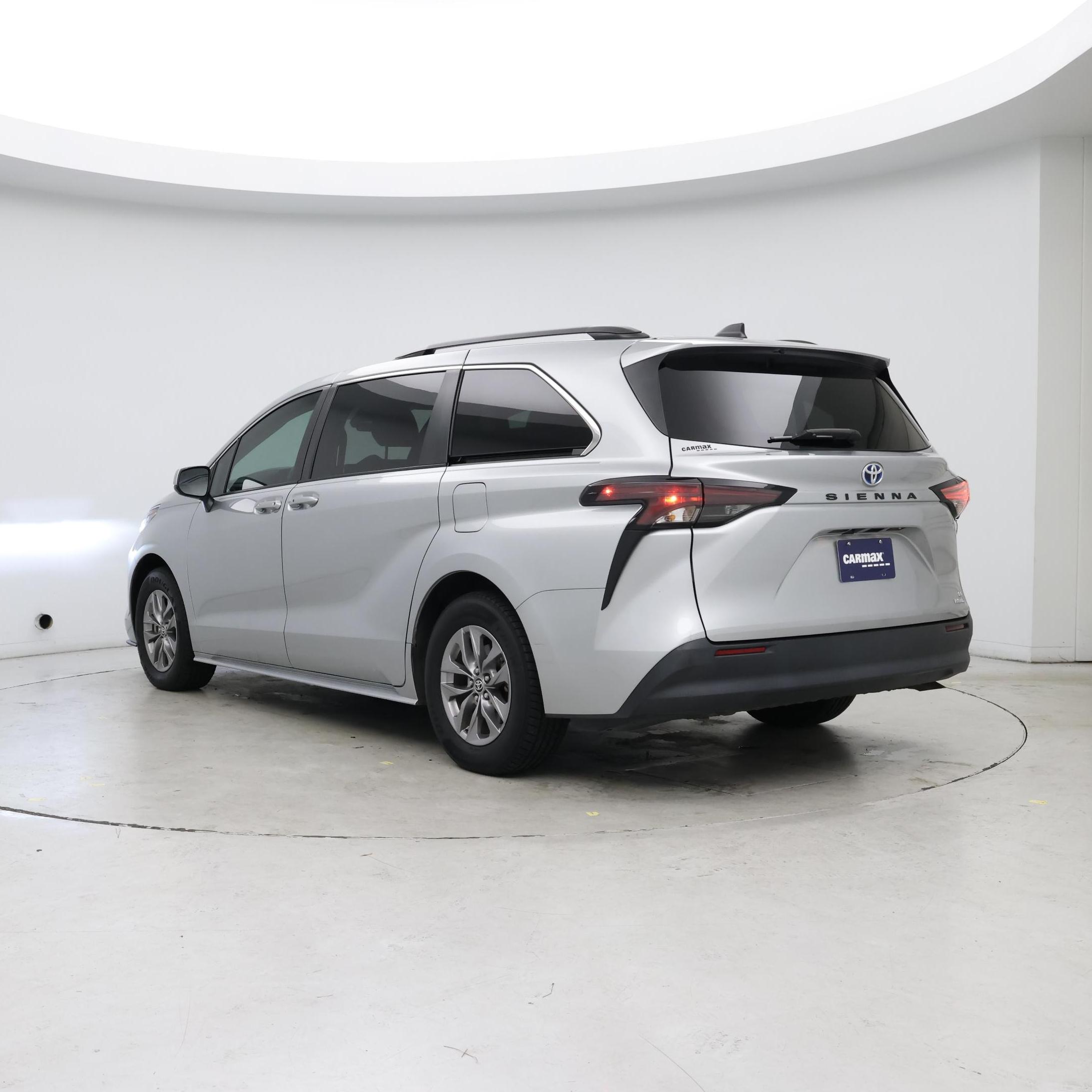 Thumbnail: 2023 Toyota Sienna - 2