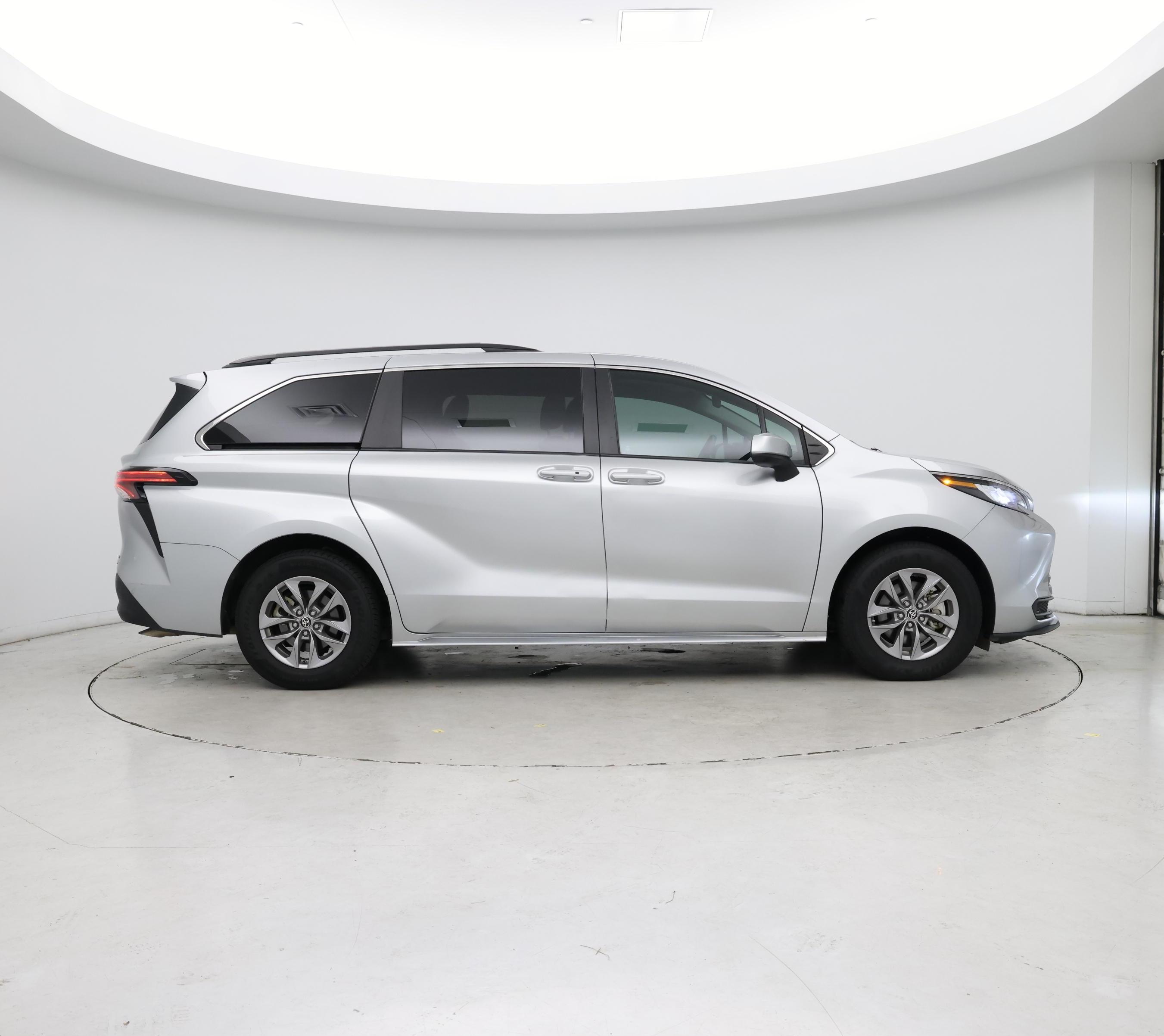 Thumbnail: 2023 Toyota Sienna - 7