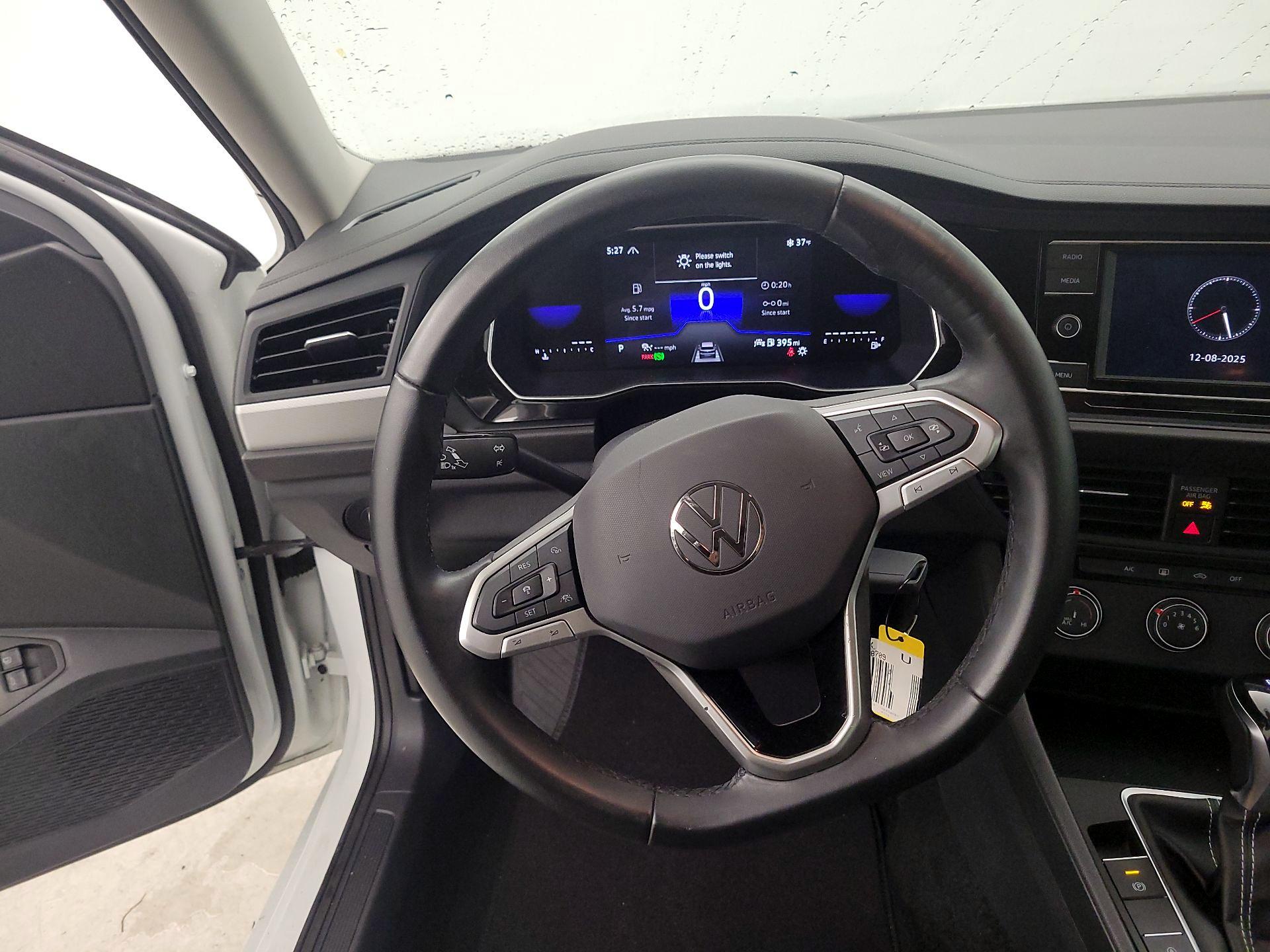 Thumbnail: 2024 Volkswagen Jetta - 10