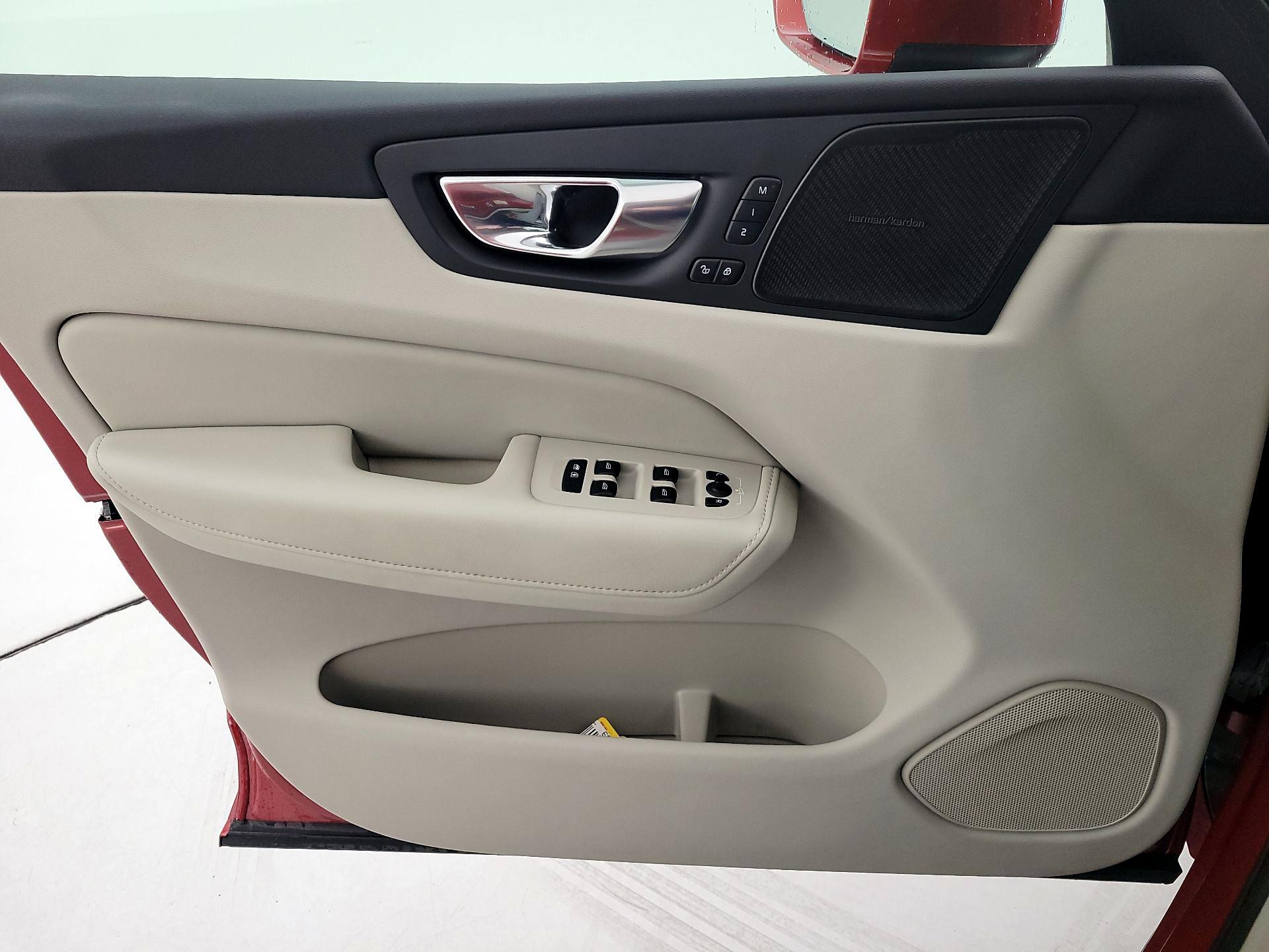 Thumbnail: 2023 Volvo XC60 - 12