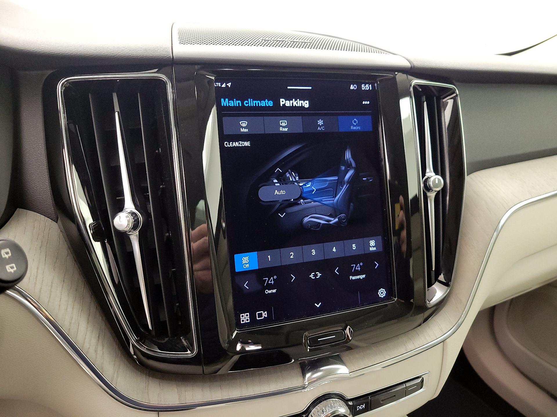 Thumbnail: 2023 Volvo XC60 - 17