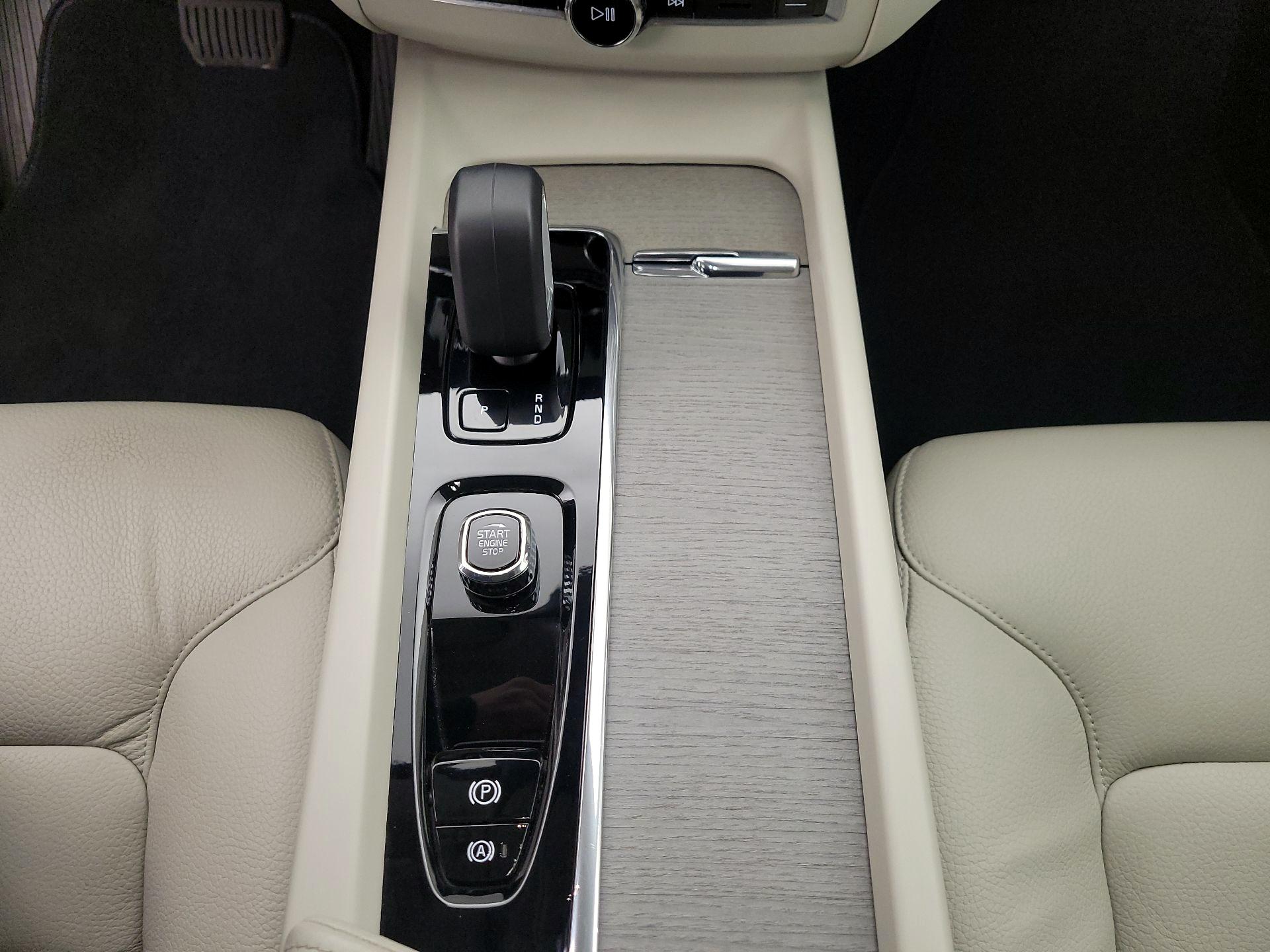 Thumbnail: 2023 Volvo XC60 - 18