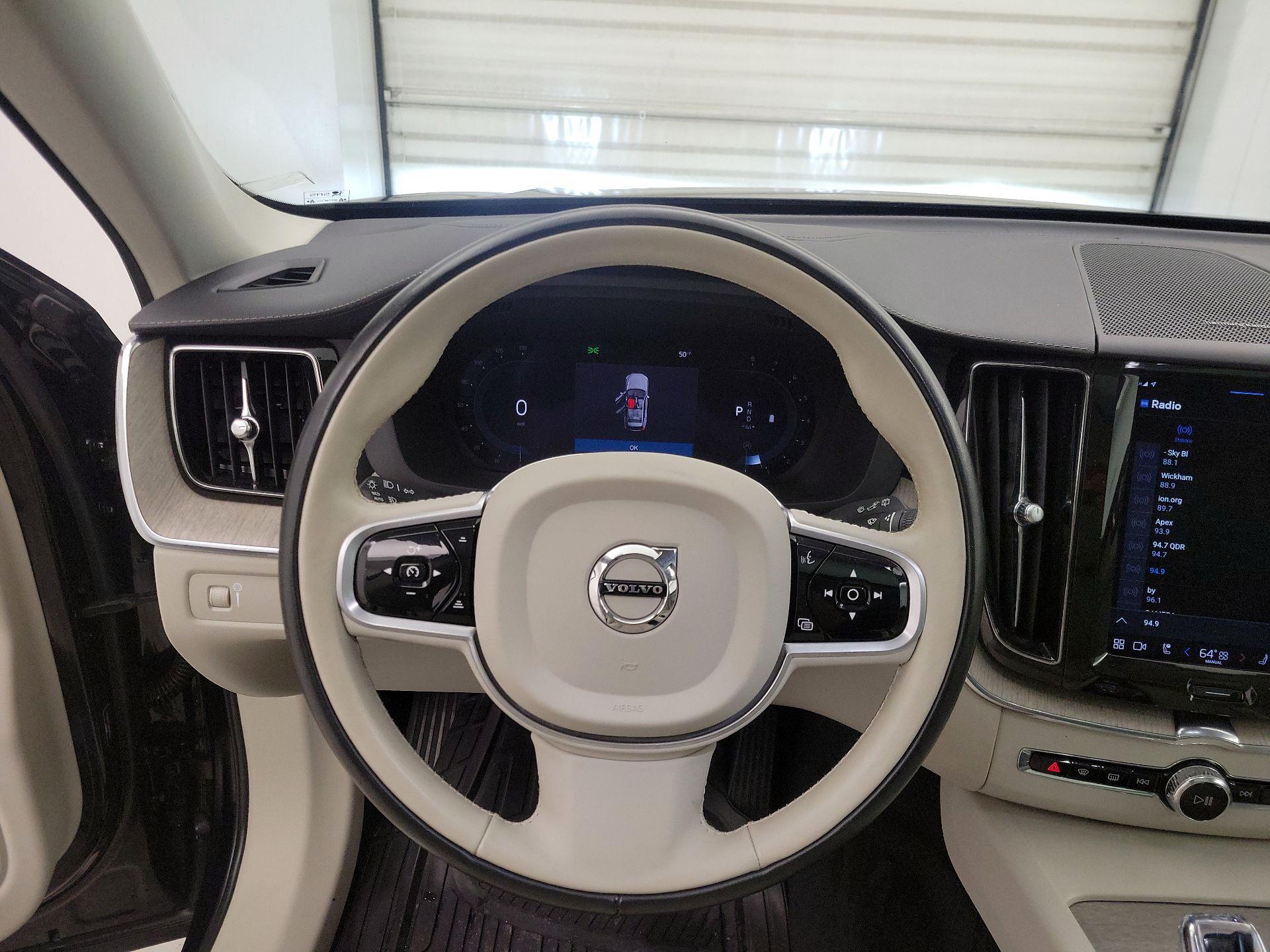 Thumbnail: 2022 Volvo XC60 - 10