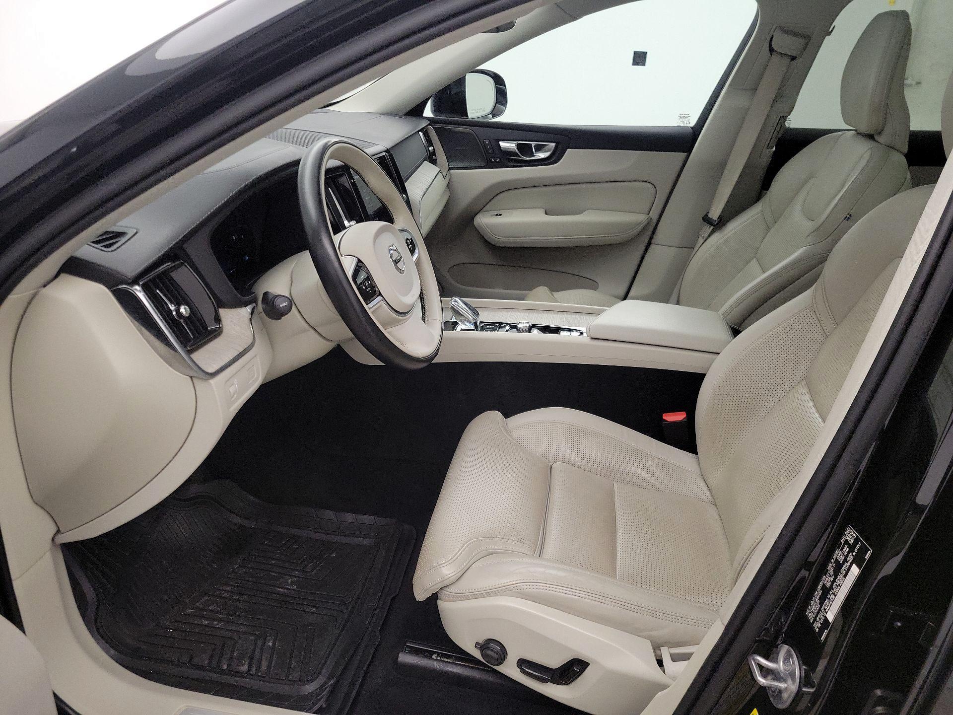 Thumbnail: 2022 Volvo XC60 - 11