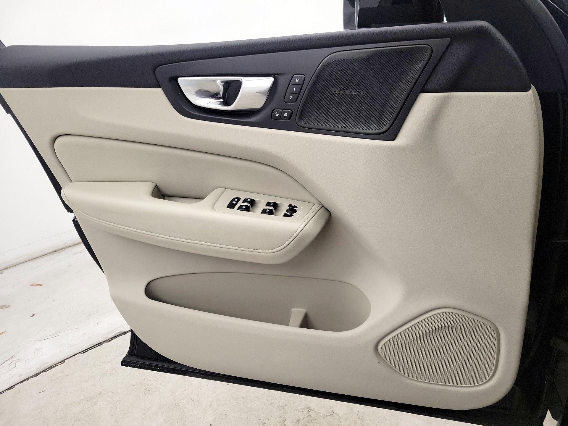 Thumbnail: 2022 Volvo XC60 - 12