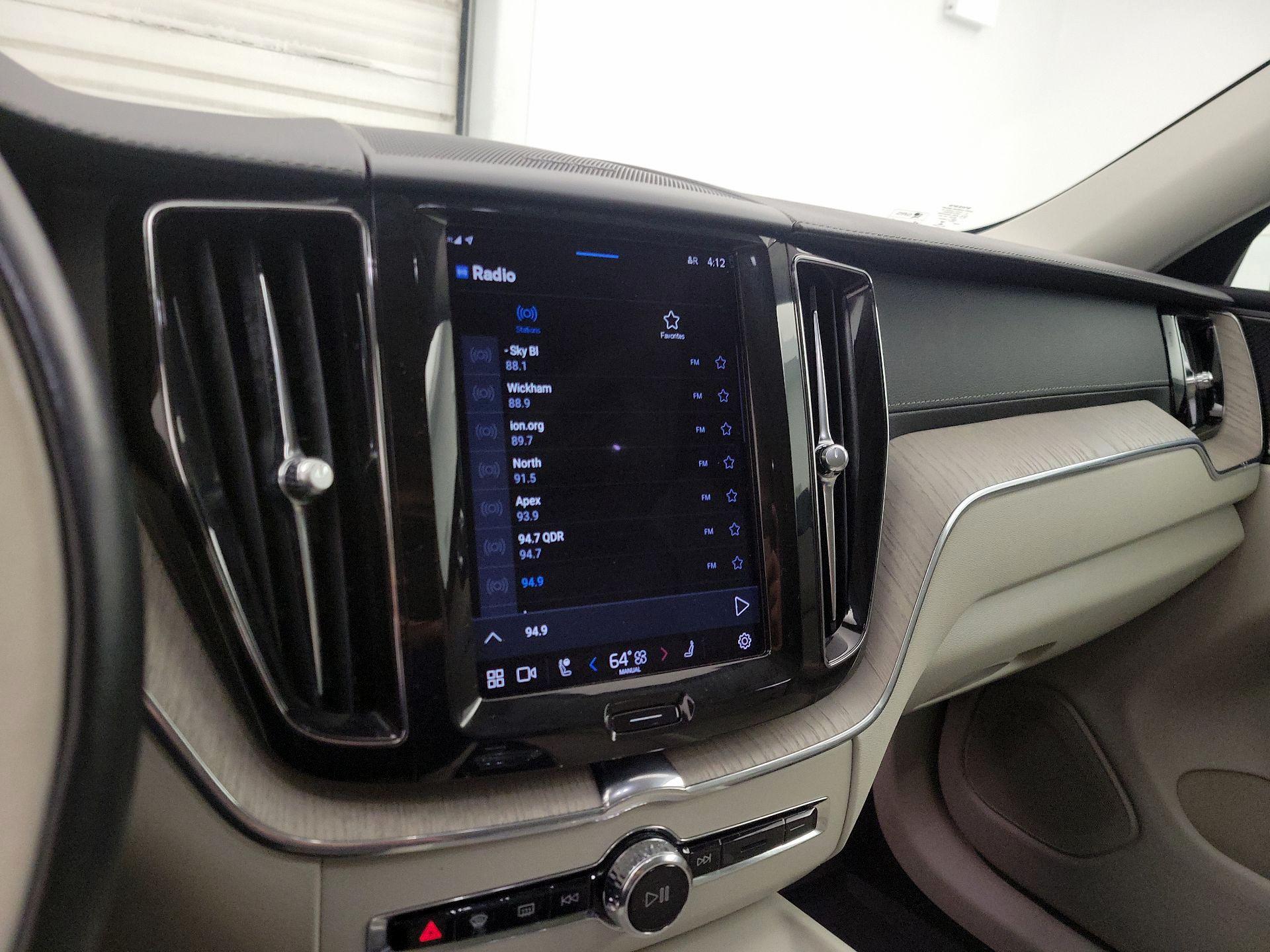 Thumbnail: 2022 Volvo XC60 - 15