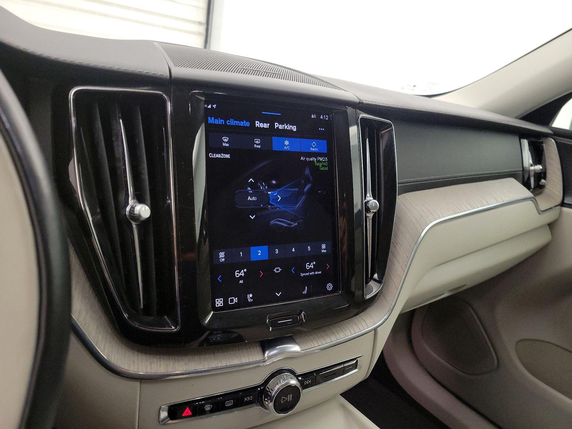 Thumbnail: 2022 Volvo XC60 - 16