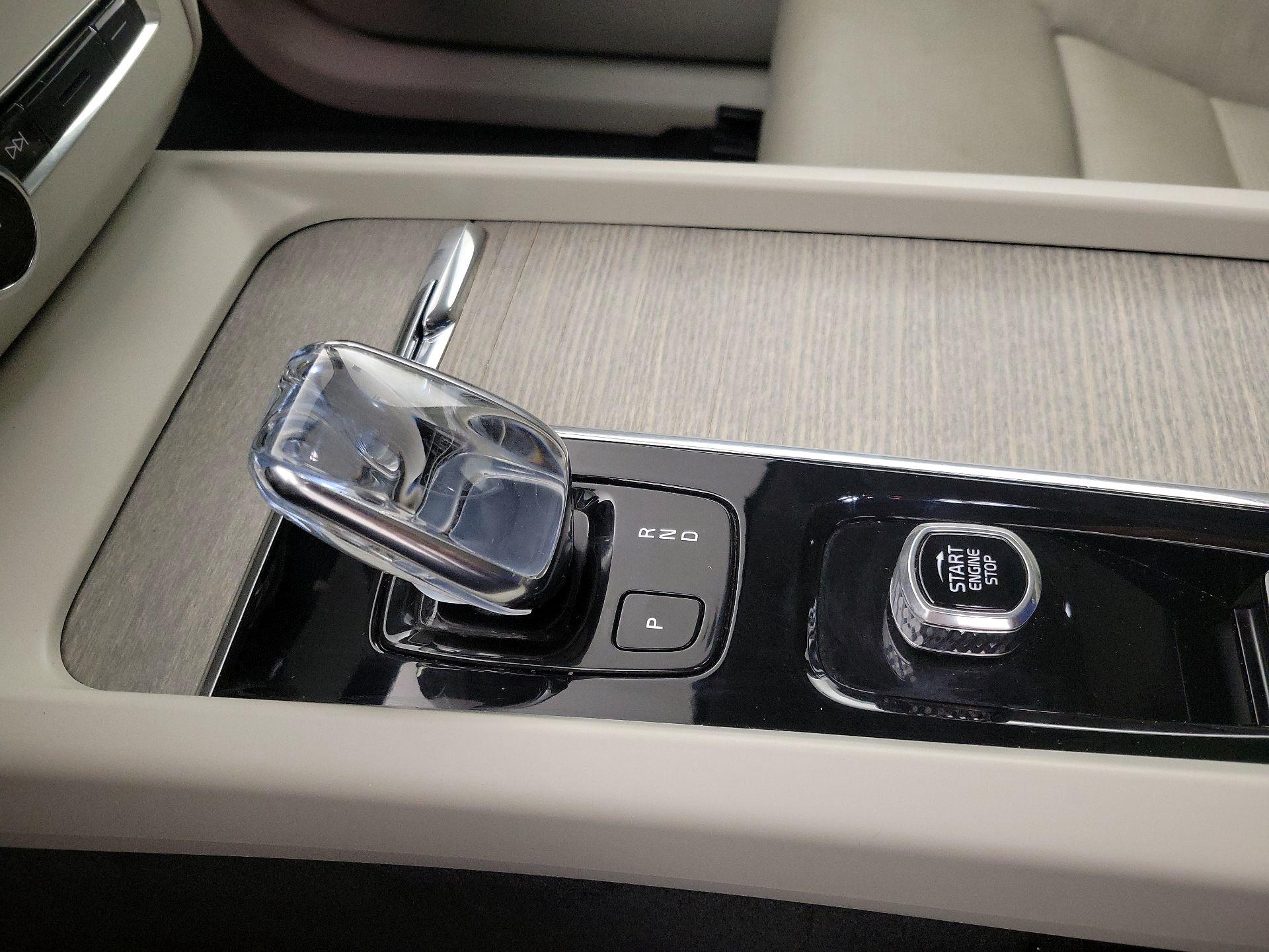 Thumbnail: 2022 Volvo XC60 - 17