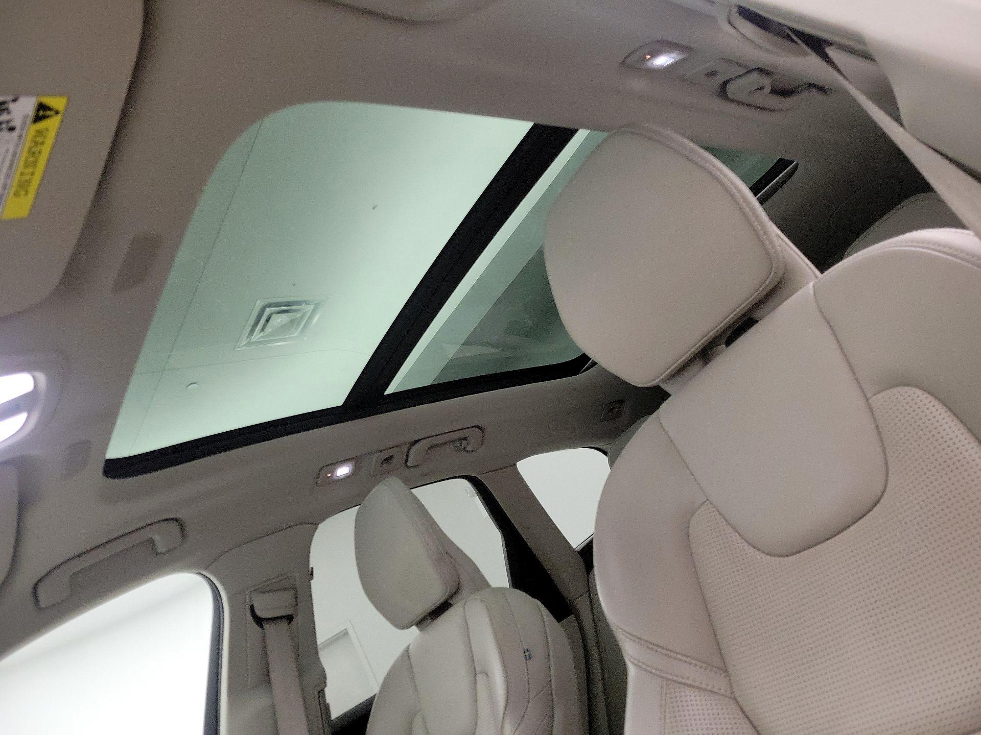 Thumbnail: 2022 Volvo XC60 - 19