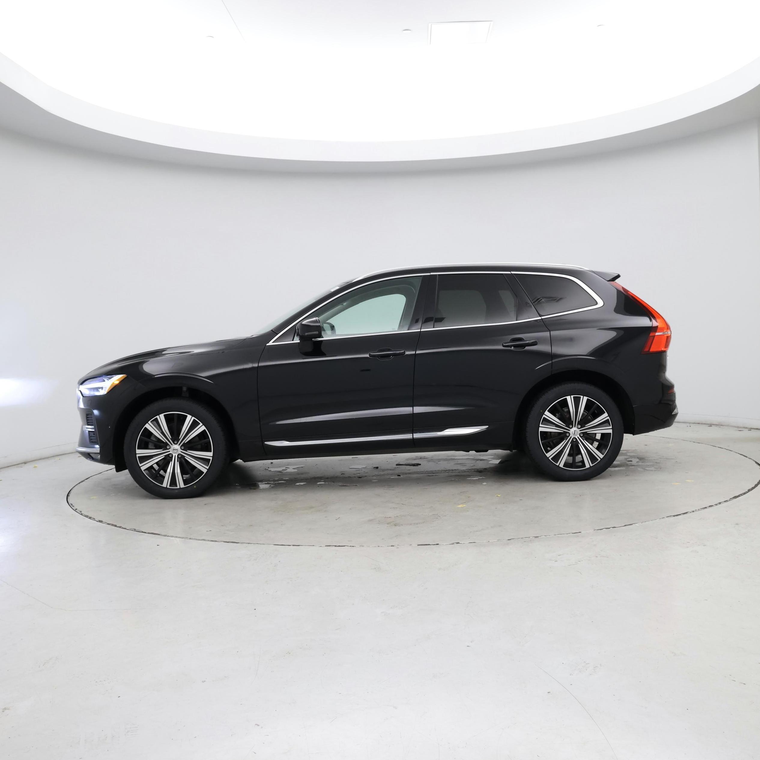 Thumbnail: 2022 Volvo XC60 - 3