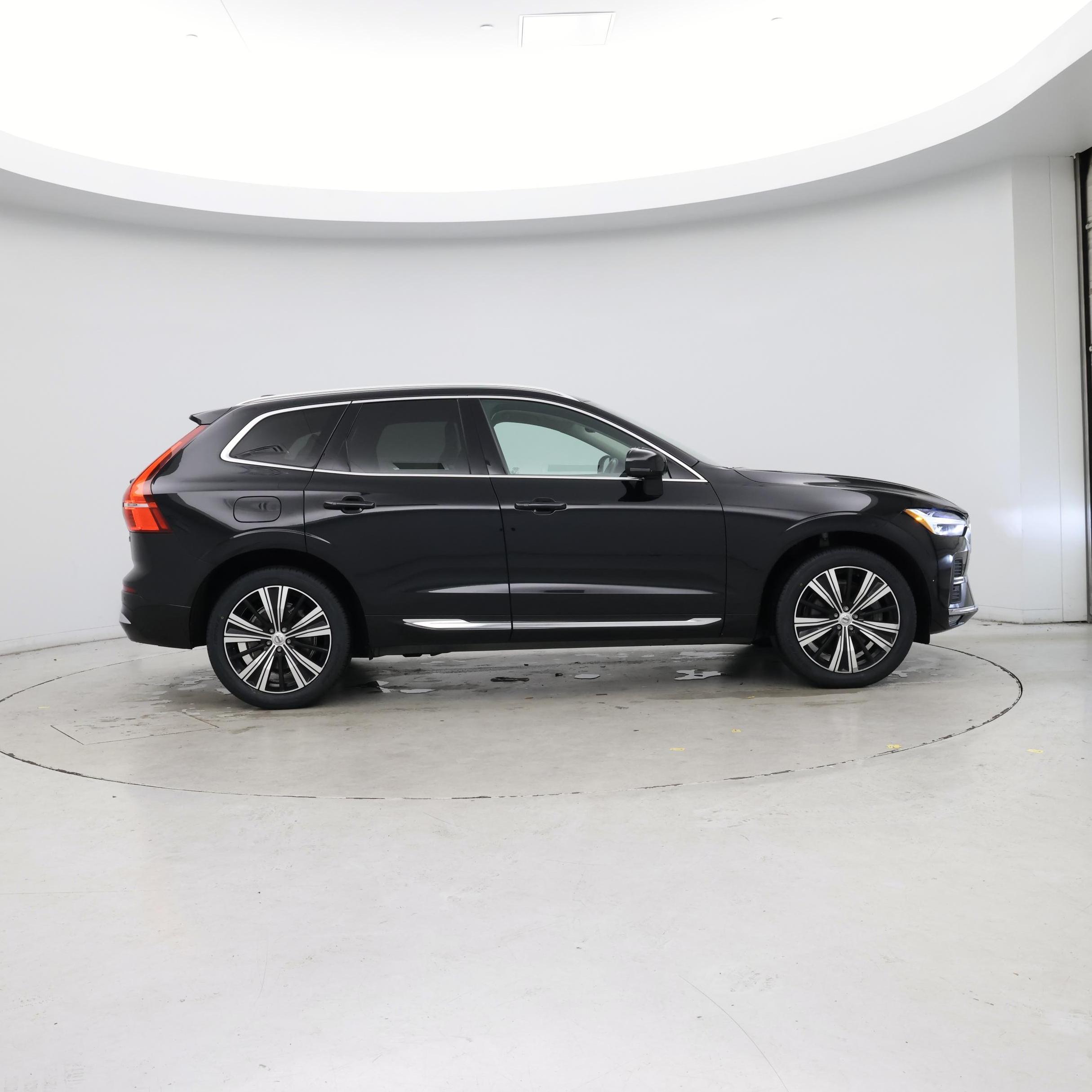 Thumbnail: 2022 Volvo XC60 - 7