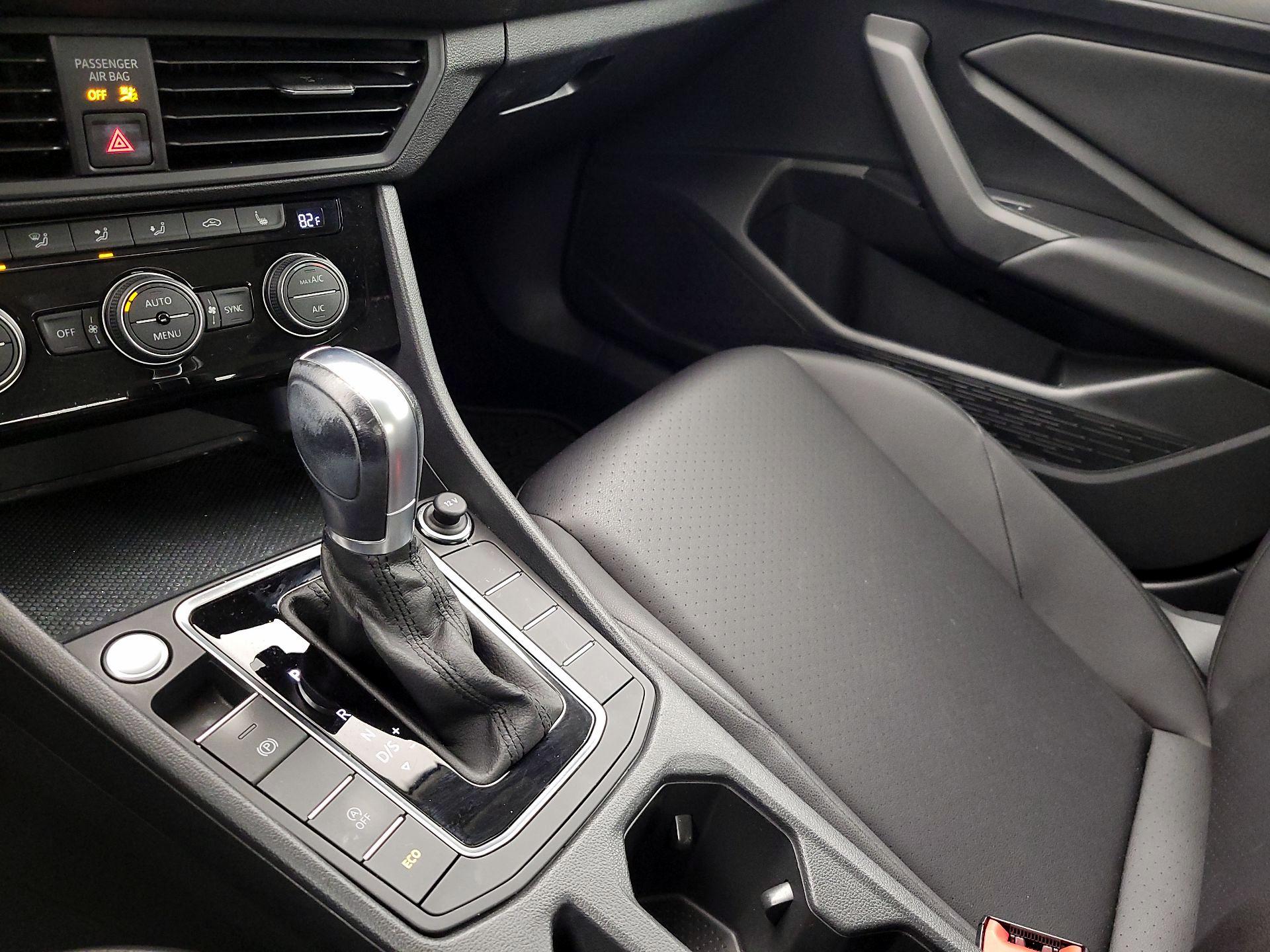 Thumbnail: 2019 Volkswagen Jetta - 16