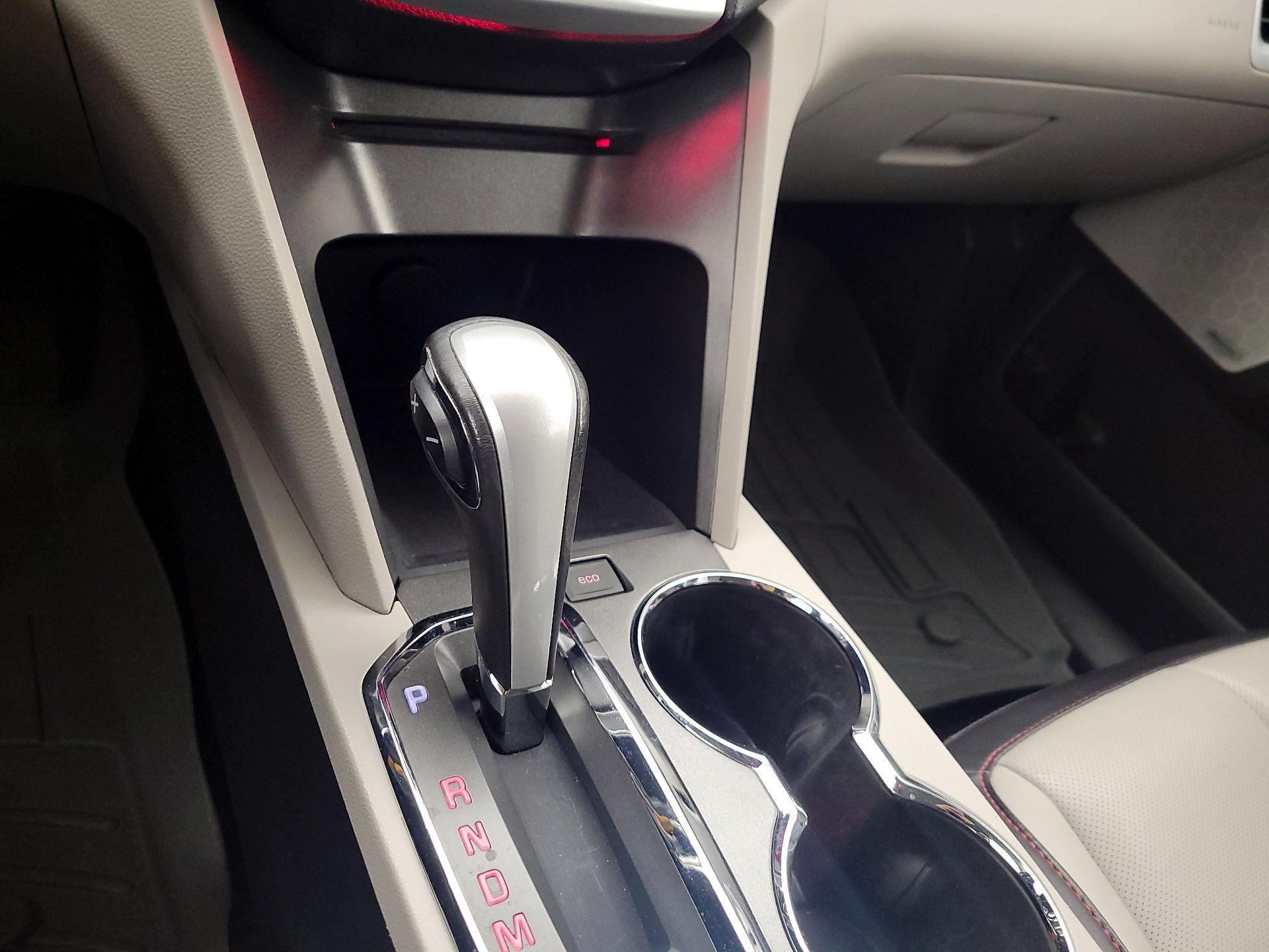 Thumbnail: 2015 GMC Terrain - 17