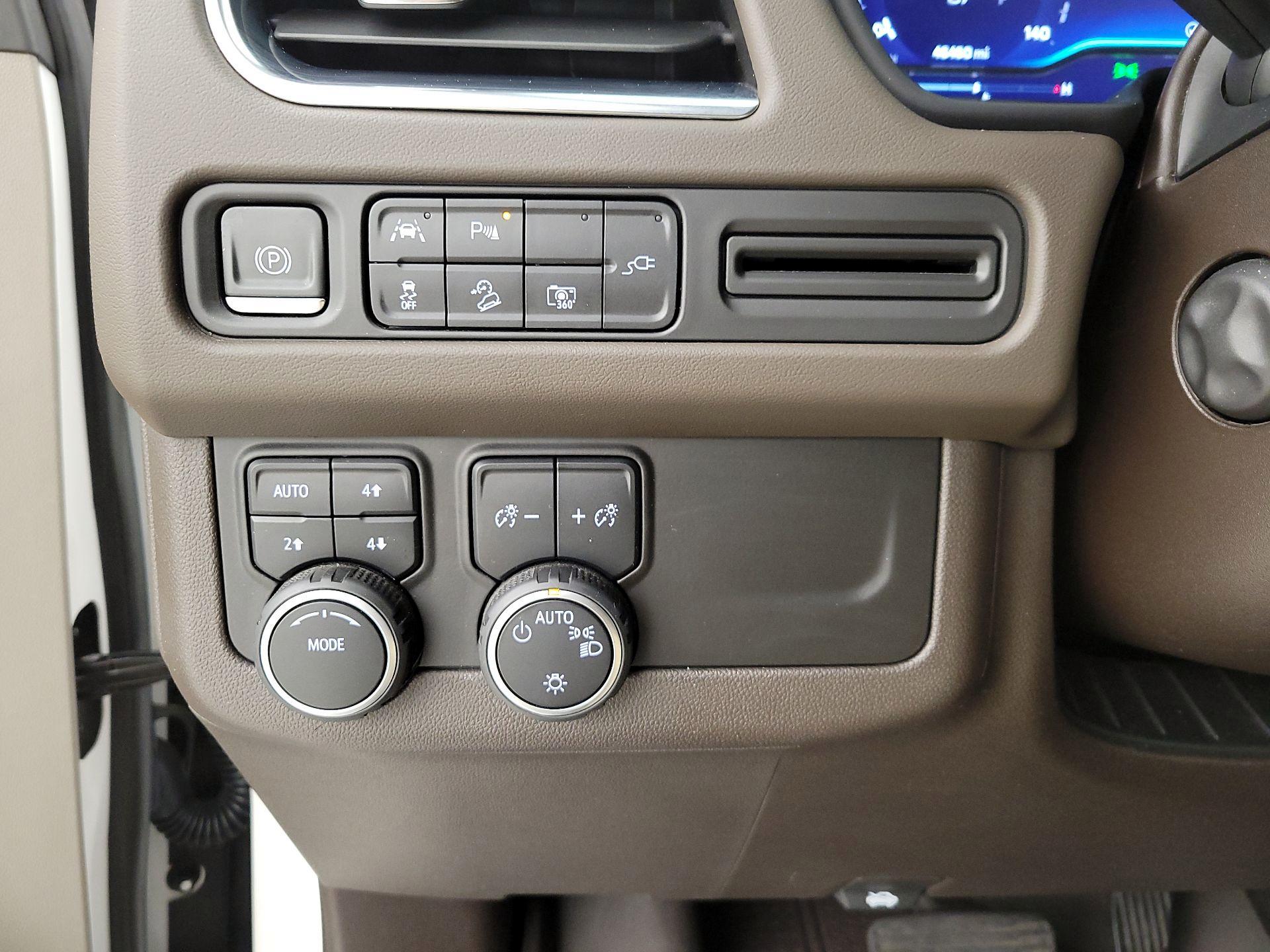 Thumbnail: 2022 Chevrolet Suburban - 13