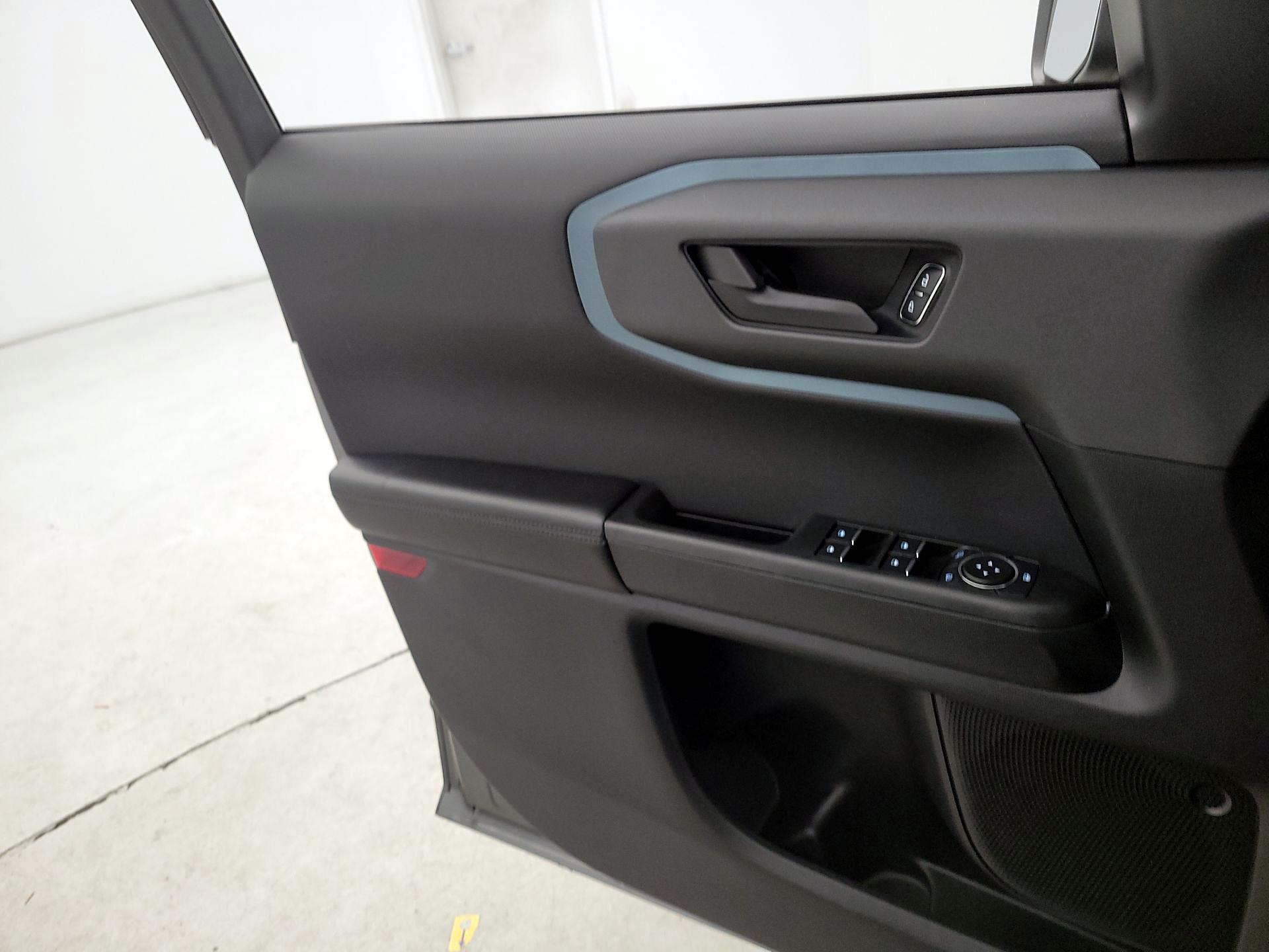 Thumbnail: 2023 Ford Bronco Sport - 12