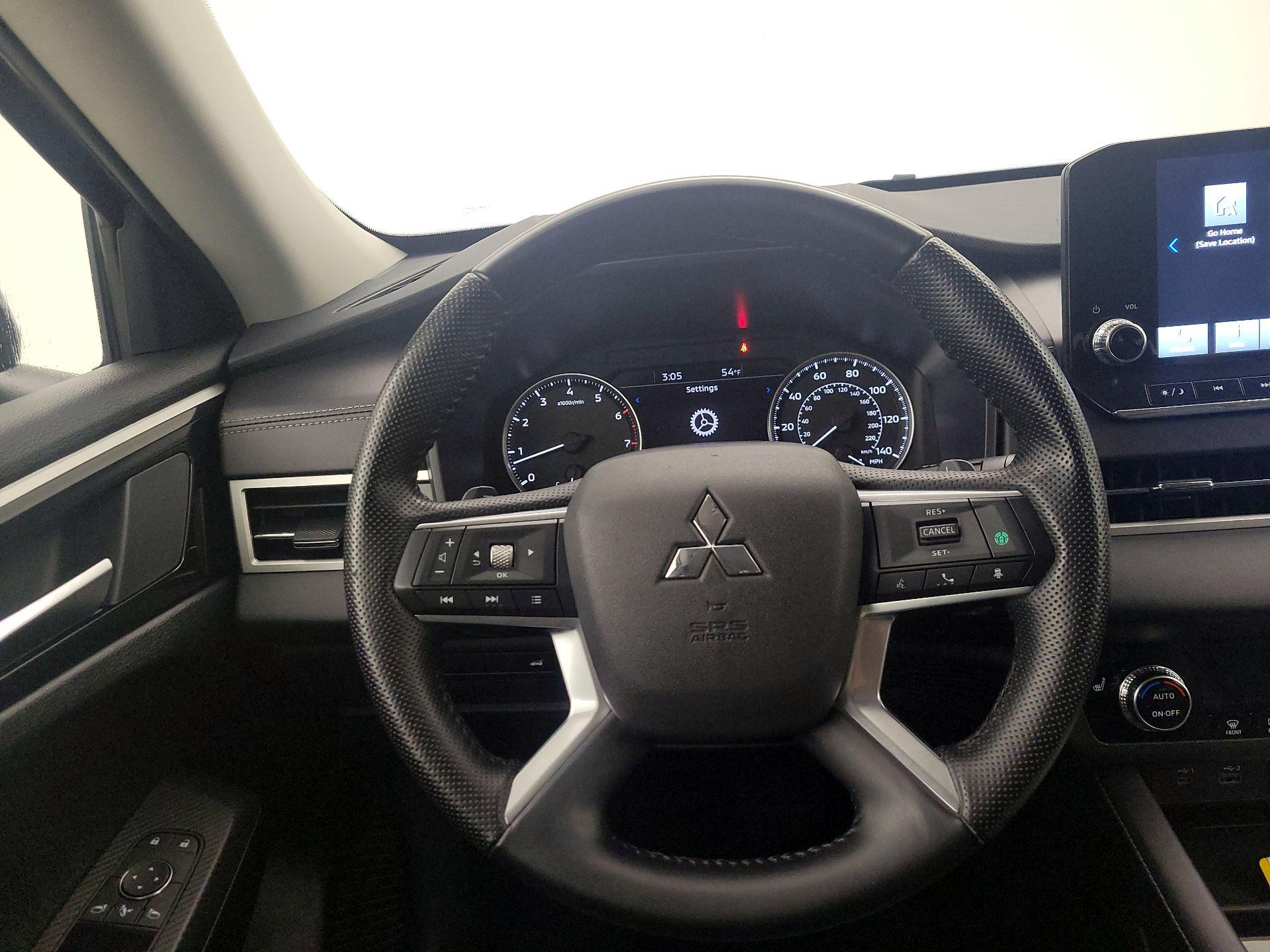 Thumbnail: 2024 Mitsubishi Outlander - 10