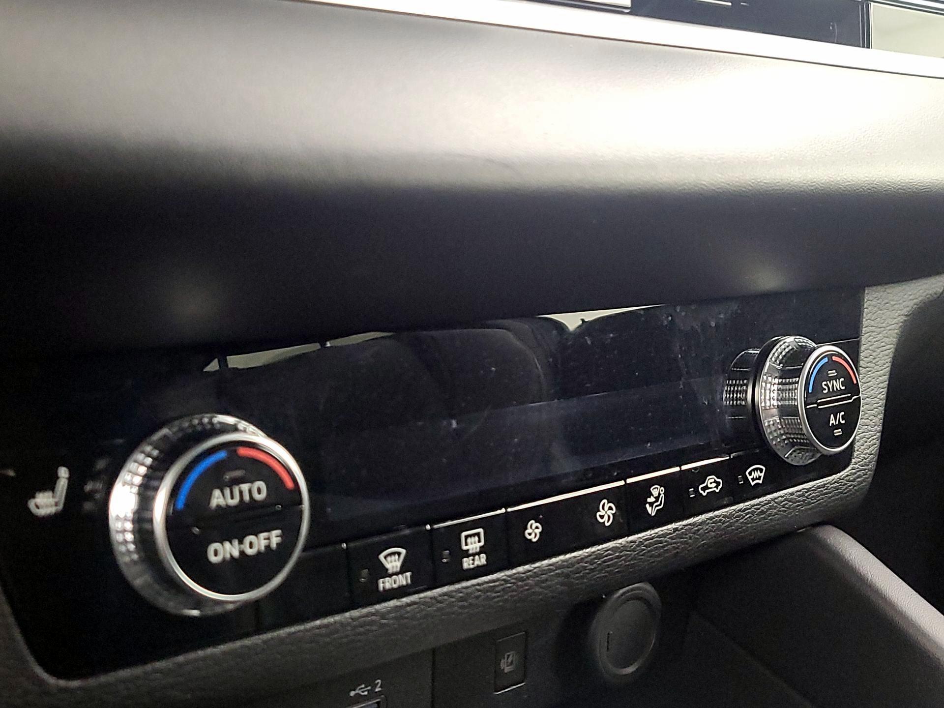 Thumbnail: 2024 Mitsubishi Outlander - 17