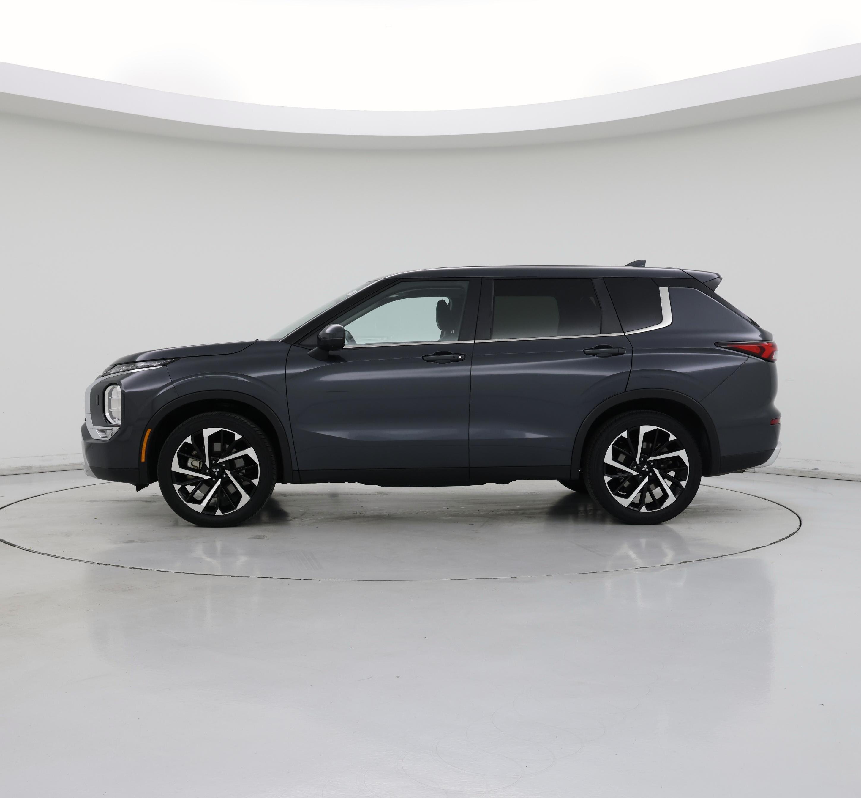 Thumbnail: 2024 Mitsubishi Outlander - 3