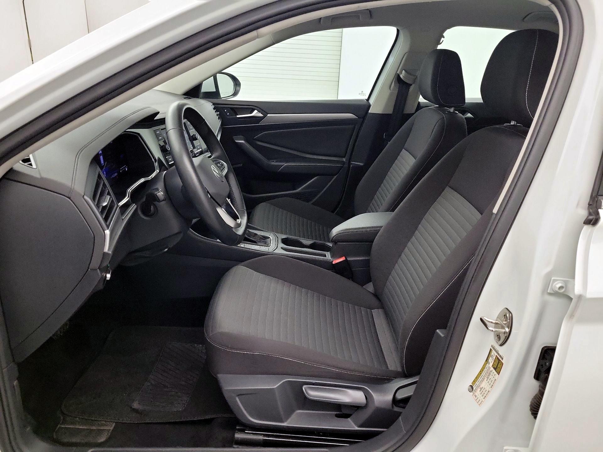 Thumbnail: 2024 Volkswagen Jetta - 9