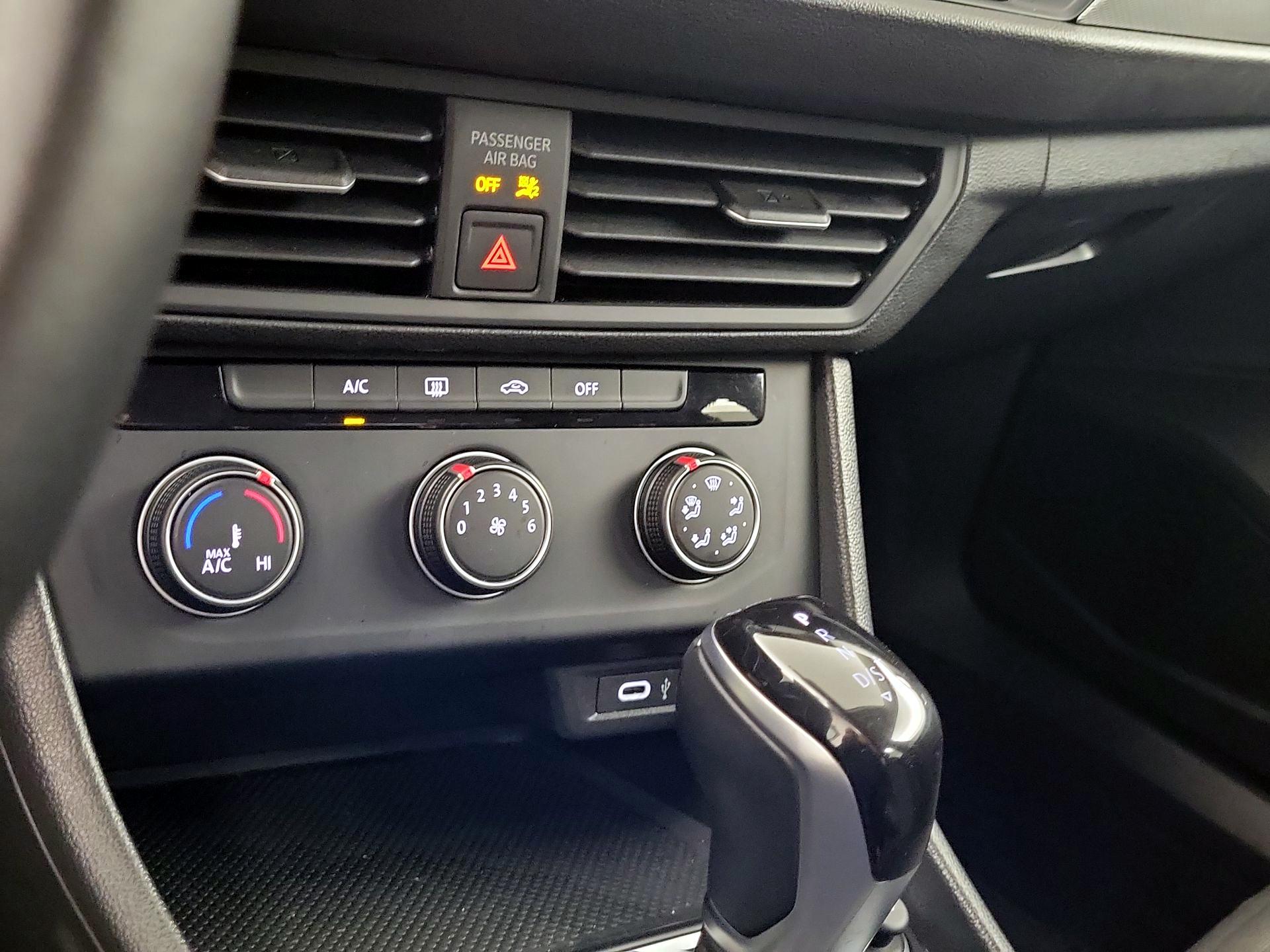 Thumbnail: 2024 Volkswagen Jetta - 14