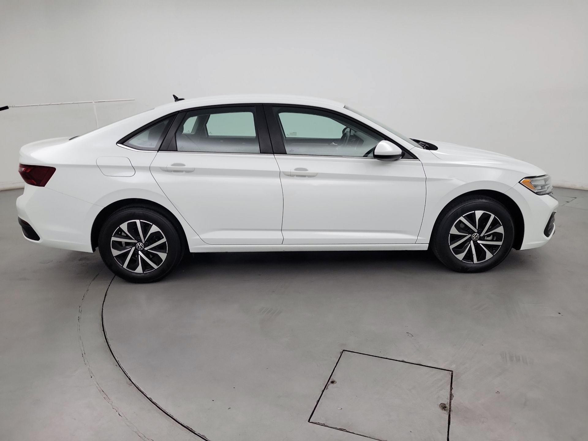 Thumbnail: 2024 Volkswagen Jetta - 4