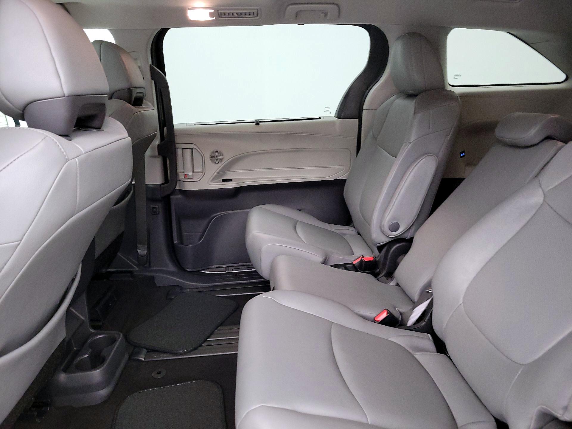 Thumbnail: 2024 Toyota Sienna - 20