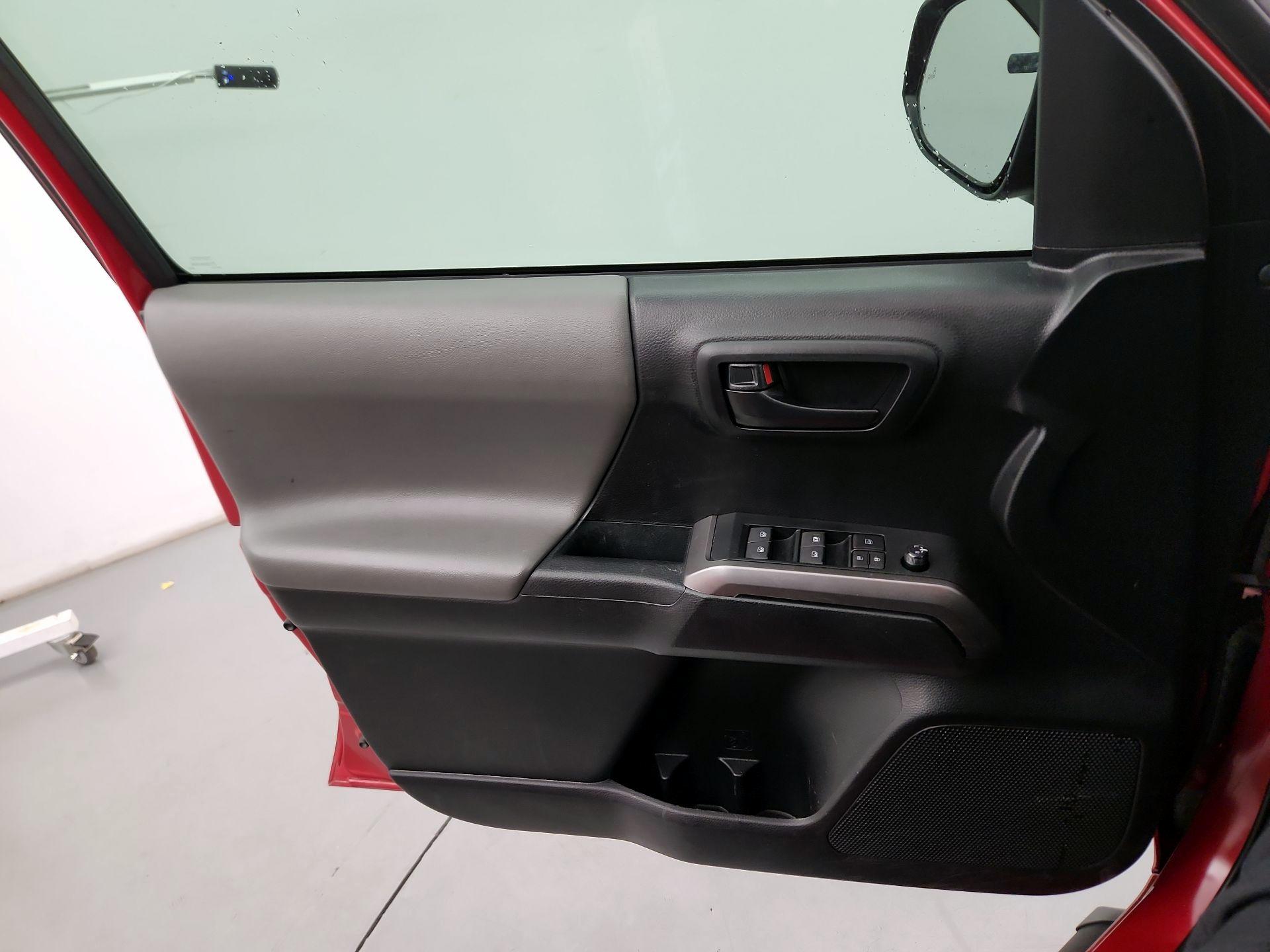 Thumbnail: 2022 Toyota Tacoma - 10