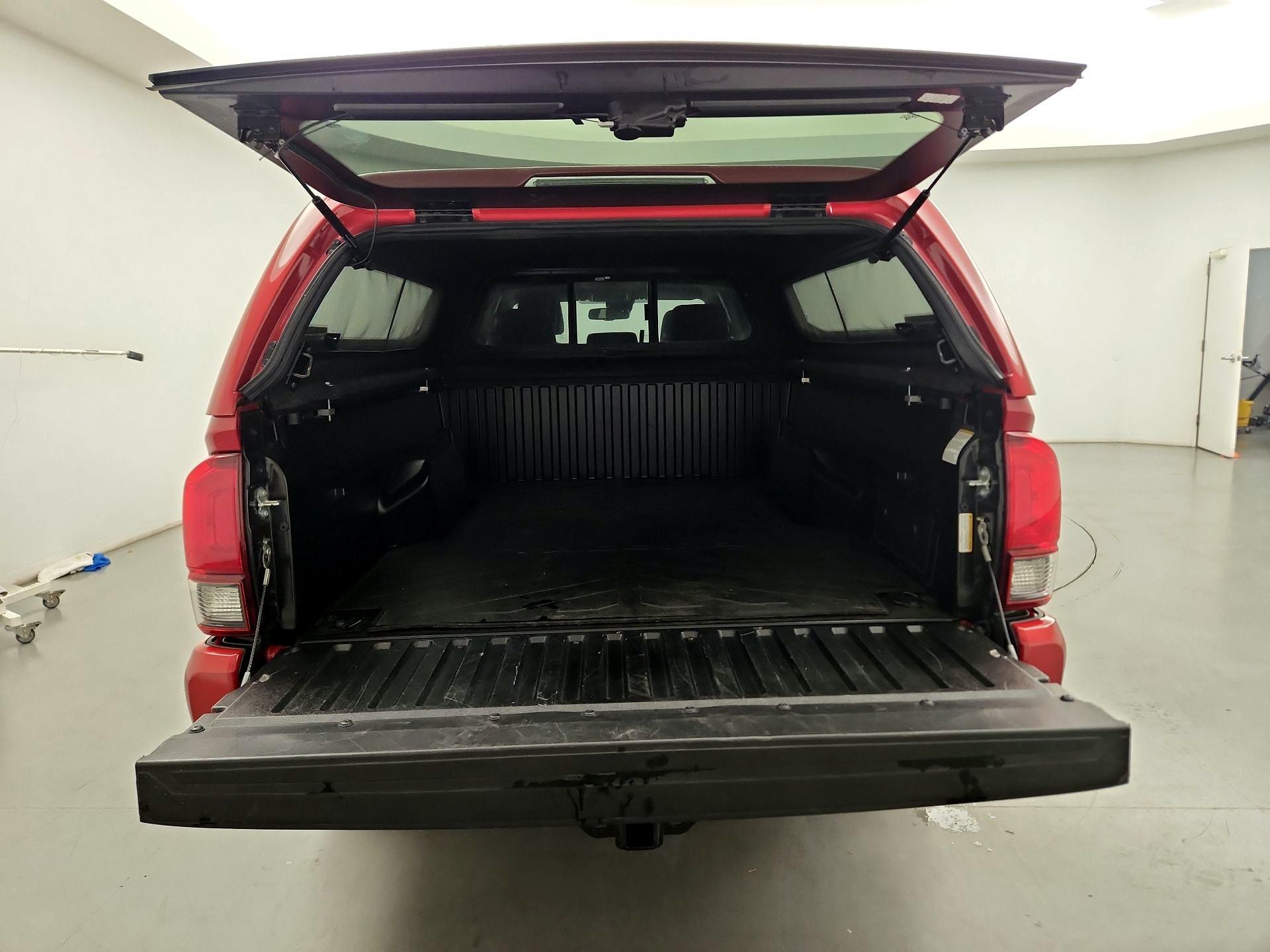 Thumbnail: 2022 Toyota Tacoma - 18