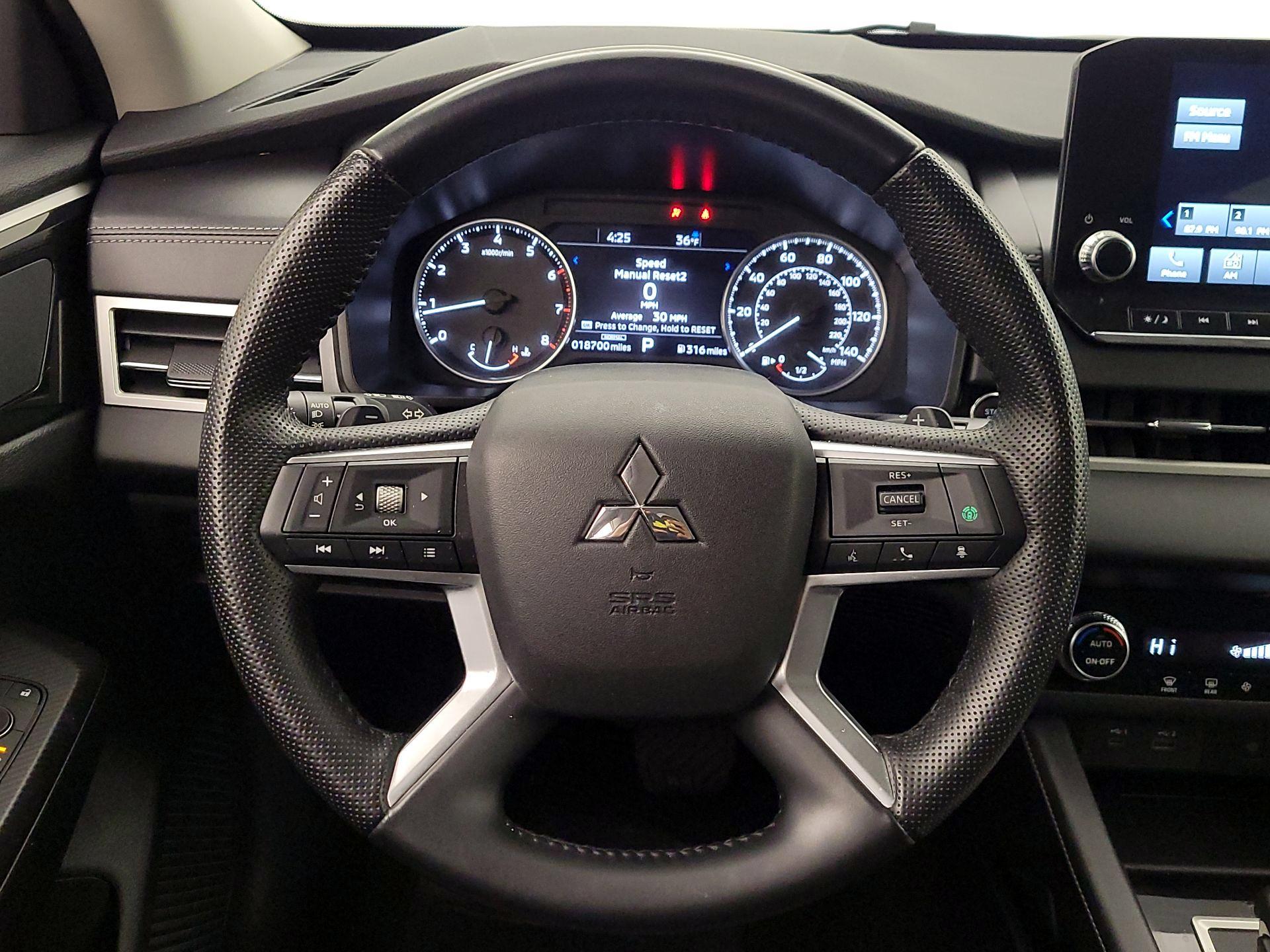 Thumbnail: 2024 Mitsubishi Outlander - 10