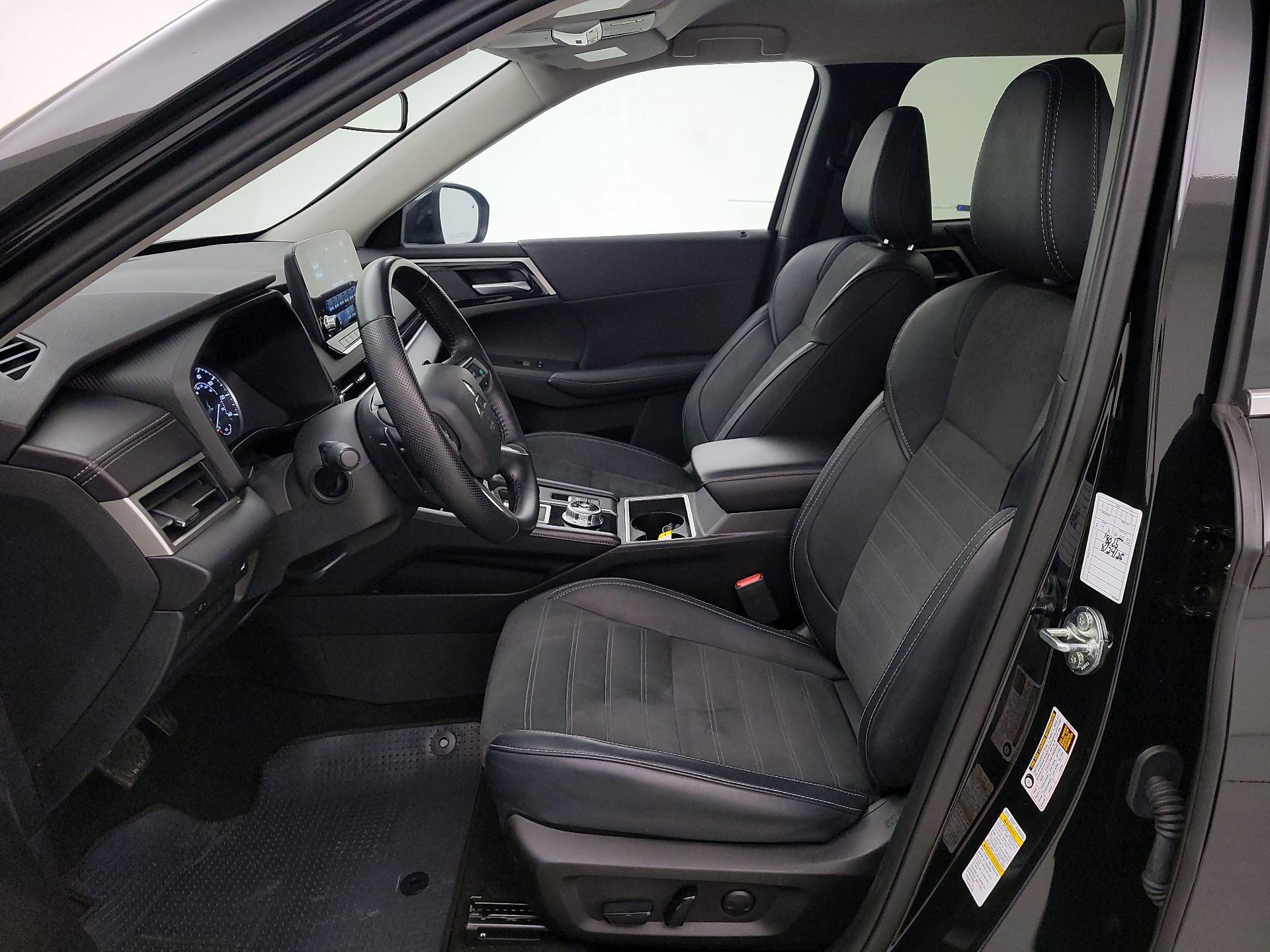 Thumbnail: 2024 Mitsubishi Outlander - 11