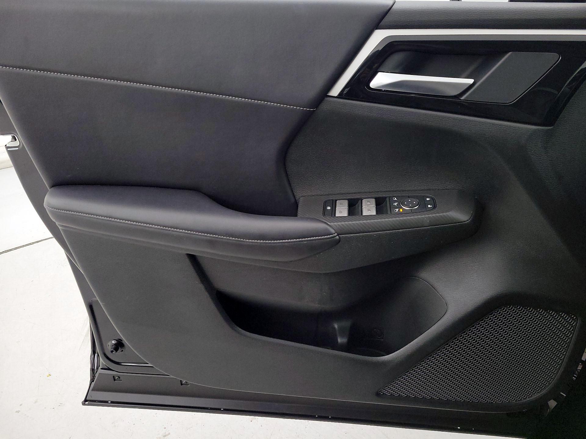 Thumbnail: 2024 Mitsubishi Outlander - 12