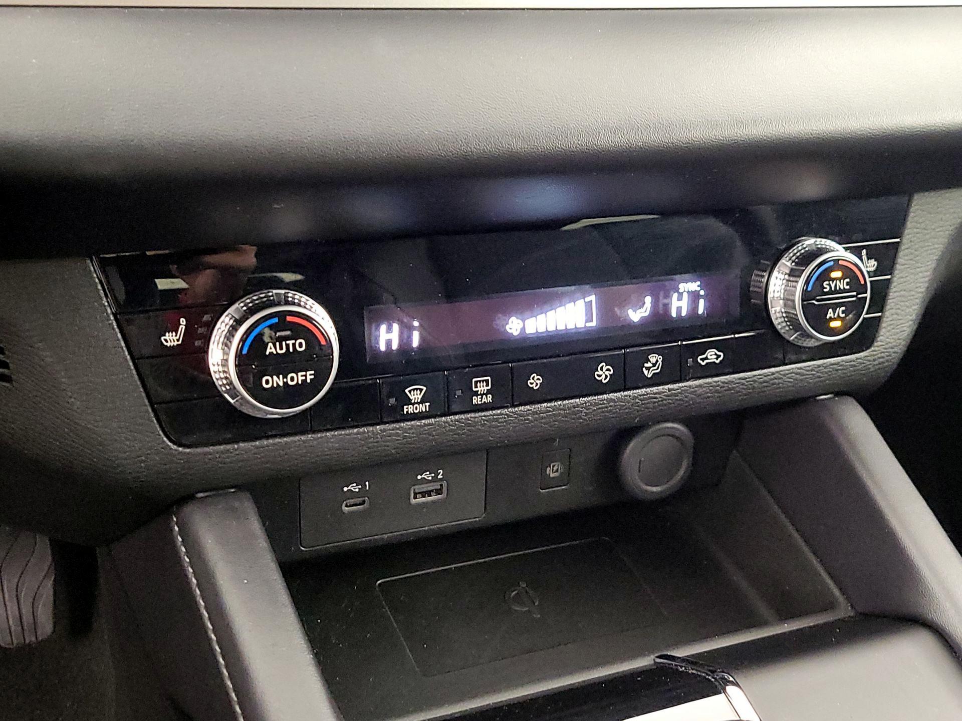 Thumbnail: 2024 Mitsubishi Outlander - 17