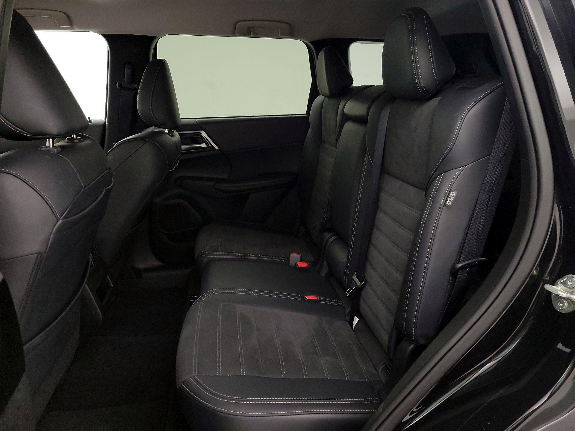 Thumbnail: 2024 Mitsubishi Outlander - 20