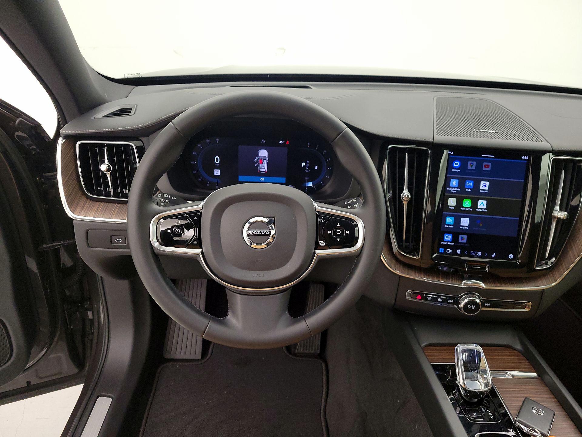 Thumbnail: 2023 Volvo XC60 - 10