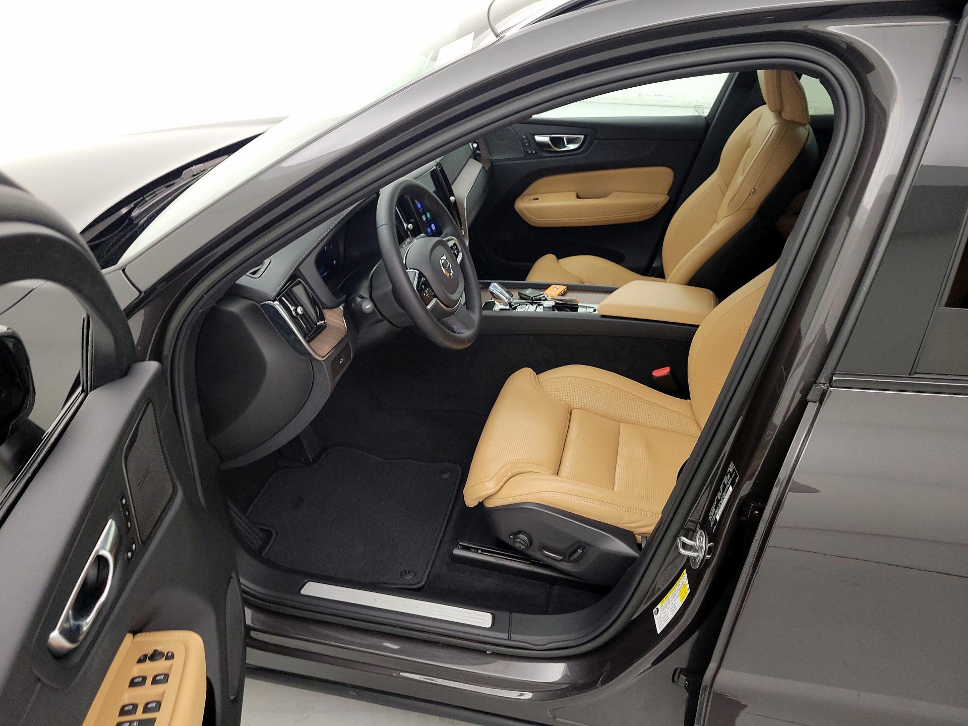 Thumbnail: 2023 Volvo XC60 - 11