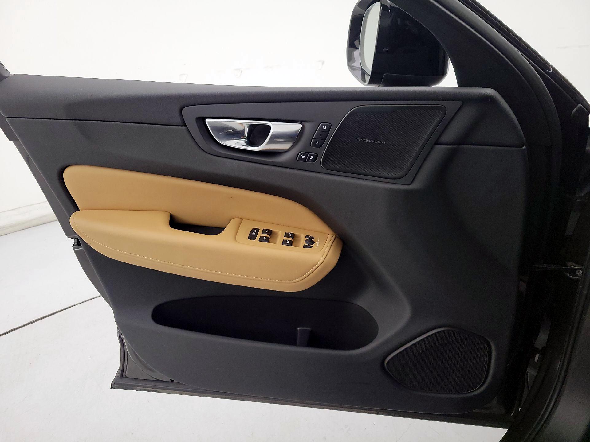 Thumbnail: 2023 Volvo XC60 - 12