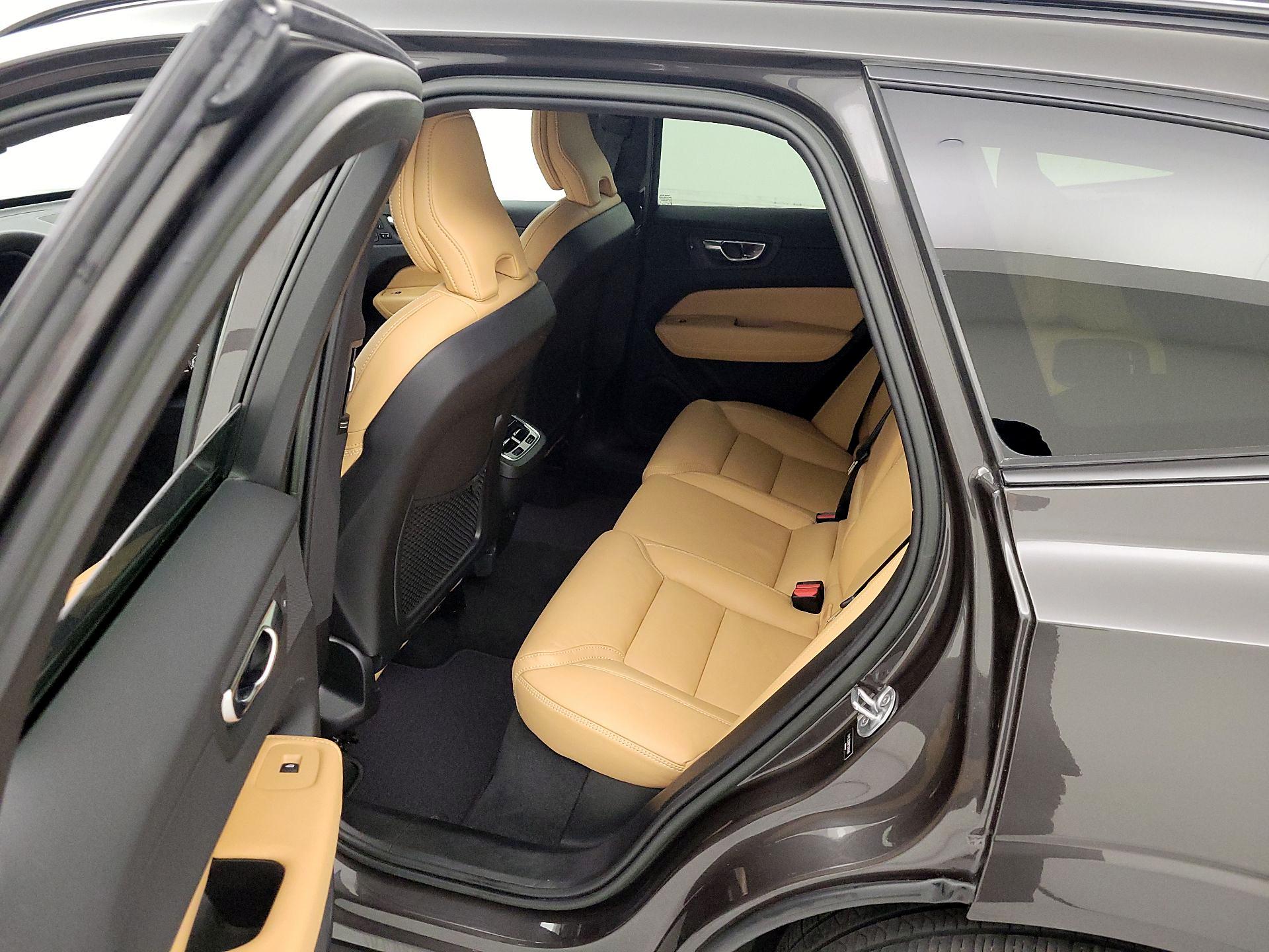 Thumbnail: 2023 Volvo XC60 - 20