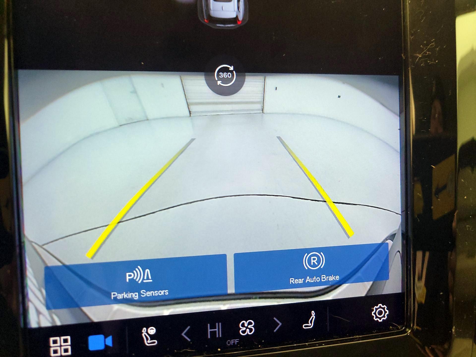 Thumbnail: 2023 Volvo XC60 - 14