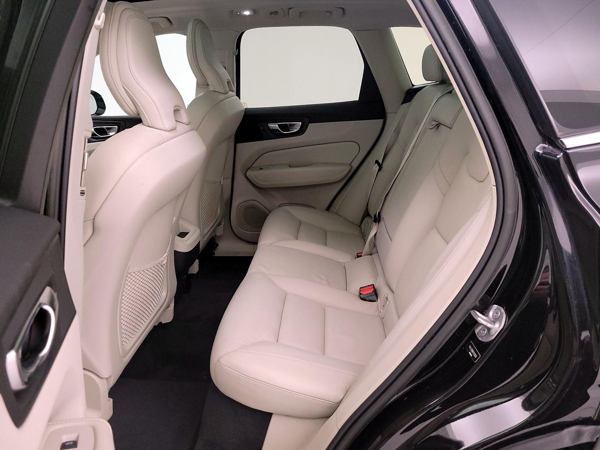 Thumbnail: 2023 Volvo XC60 - 20