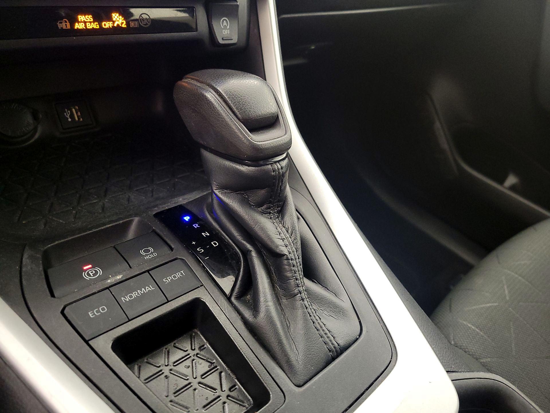 Thumbnail: 2023 Toyota RAV4 - 17