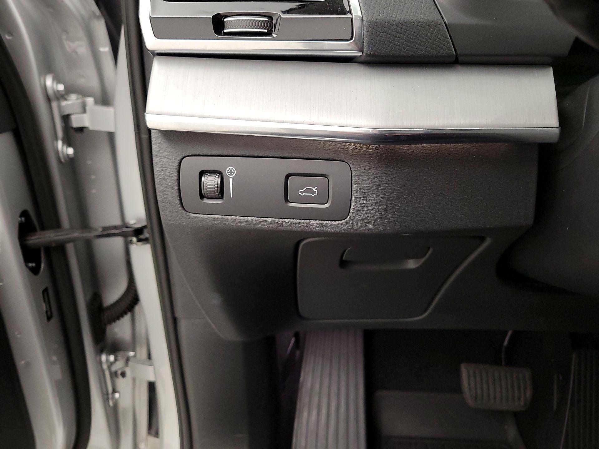 Thumbnail: 2022 Volvo XC90 - 13