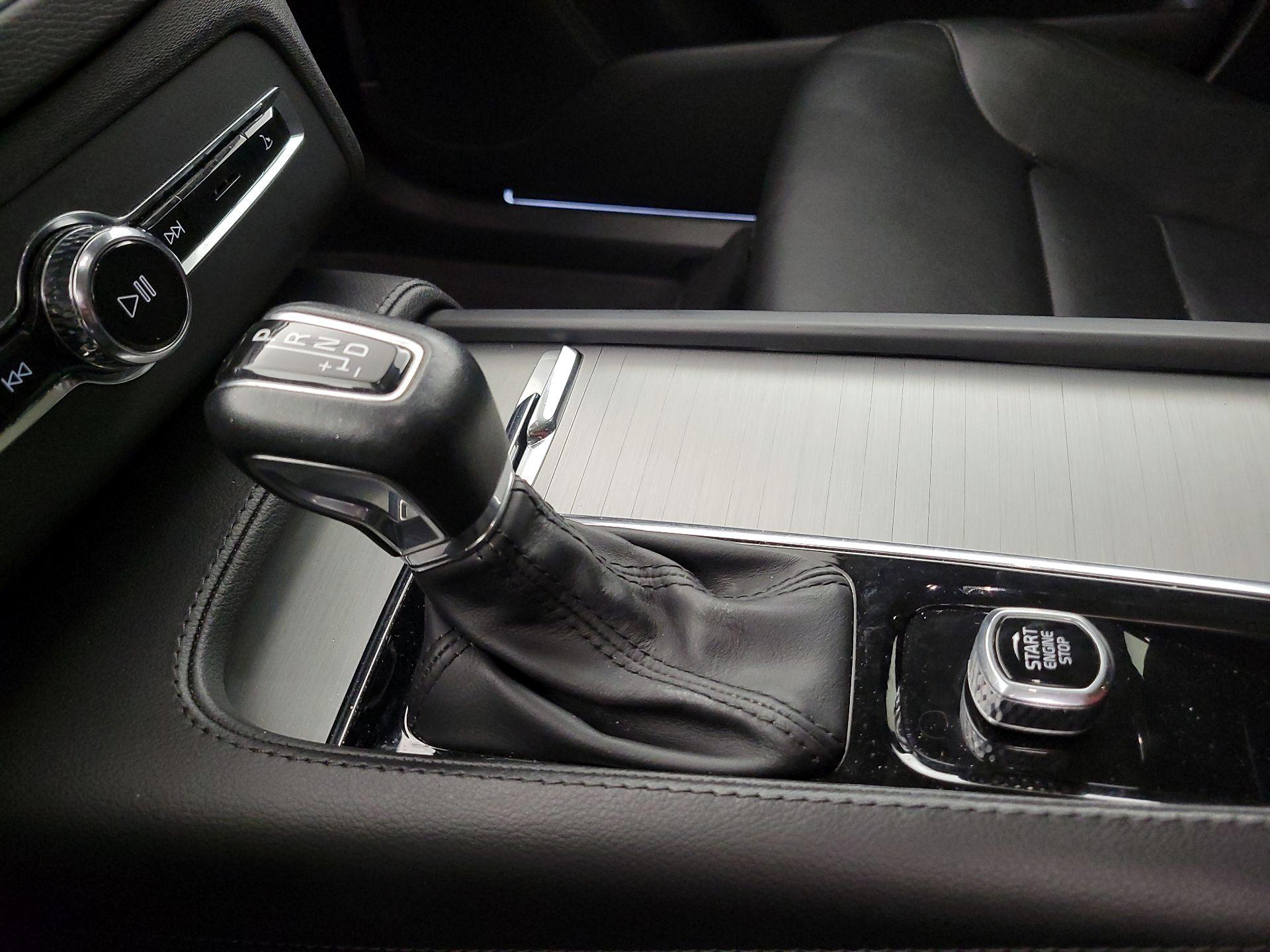 Thumbnail: 2022 Volvo XC90 - 17