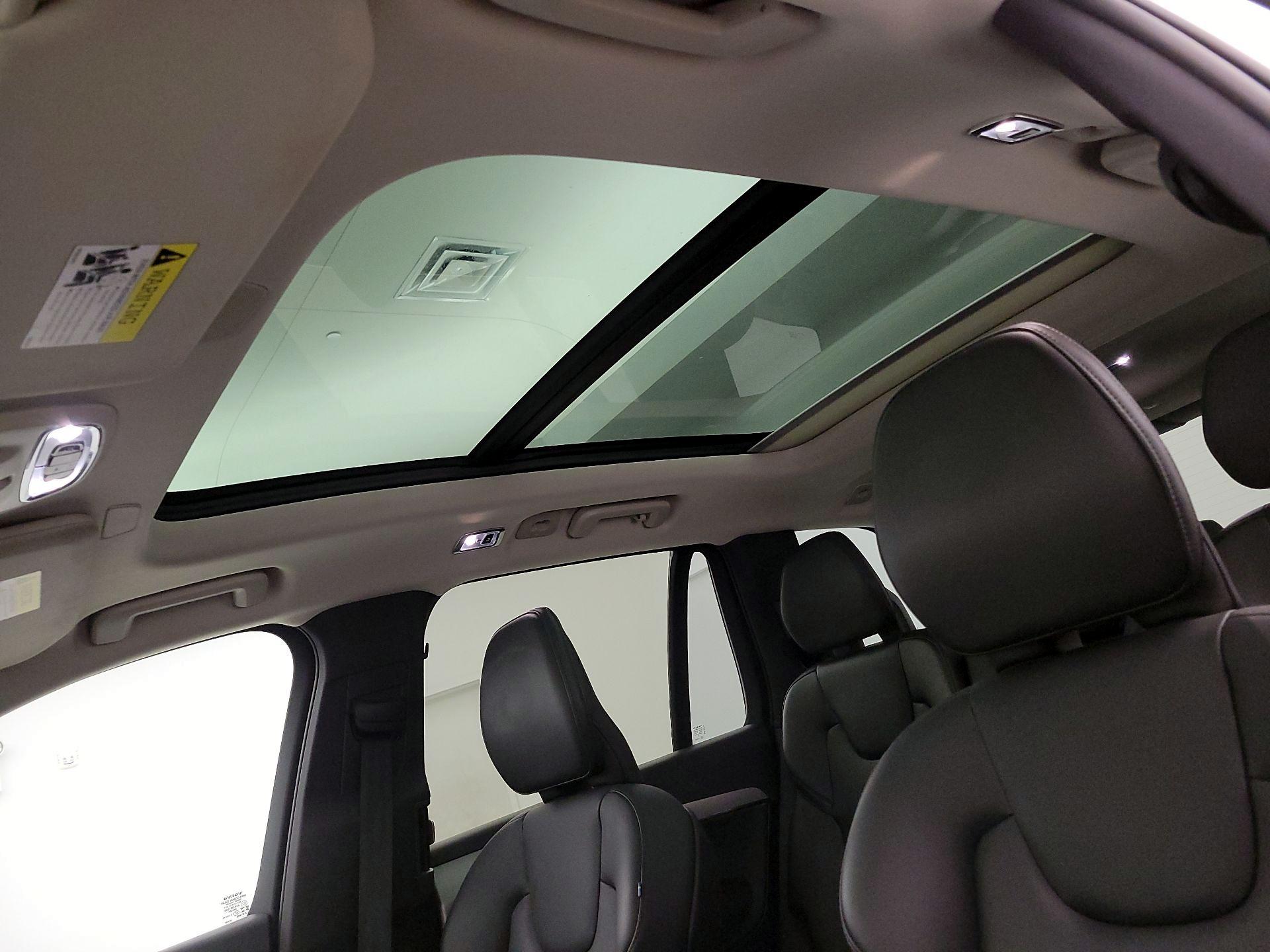 Thumbnail: 2022 Volvo XC90 - 19